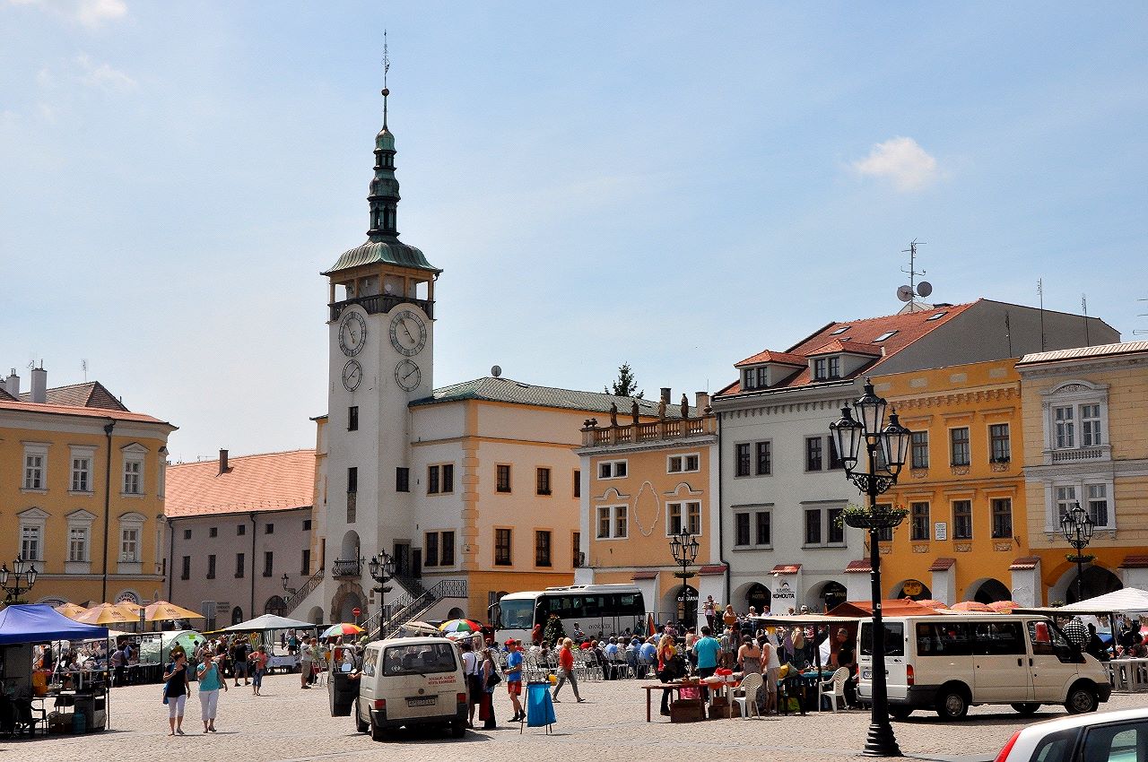 Der hübsche Hauptplatz von Kremsier mit dem Rathaus