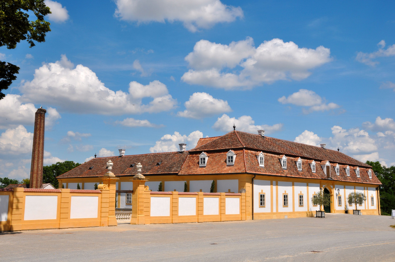 Meierhof und Stallungen