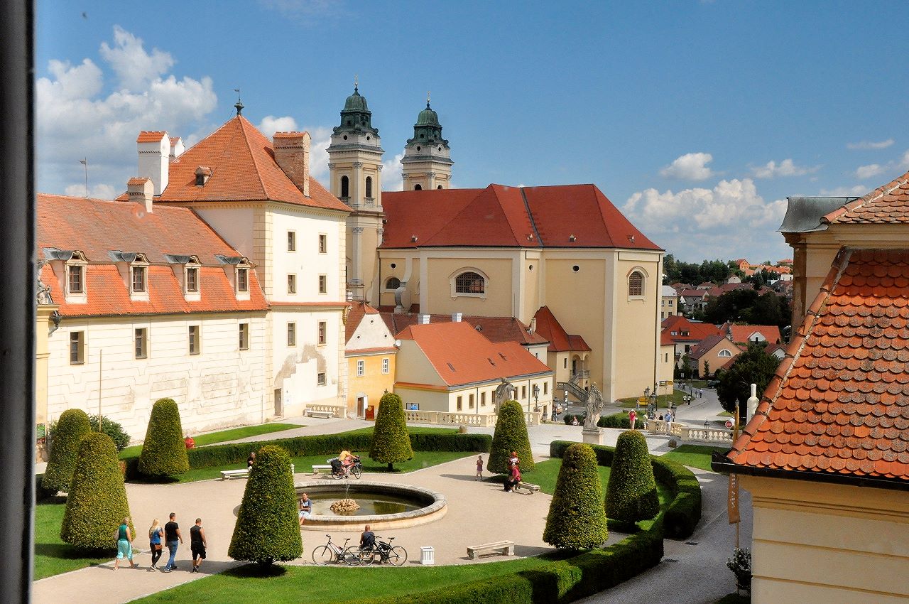 Der Schlossvorplatz