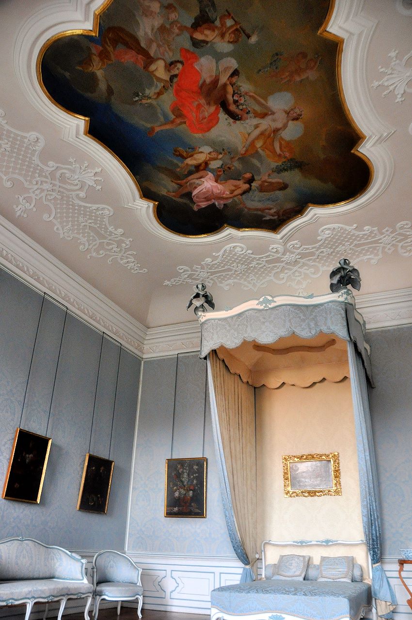 Das Deckengemälde im Schlafzimmer des Fürsten stellt eine allegorie des Frühlings dar.