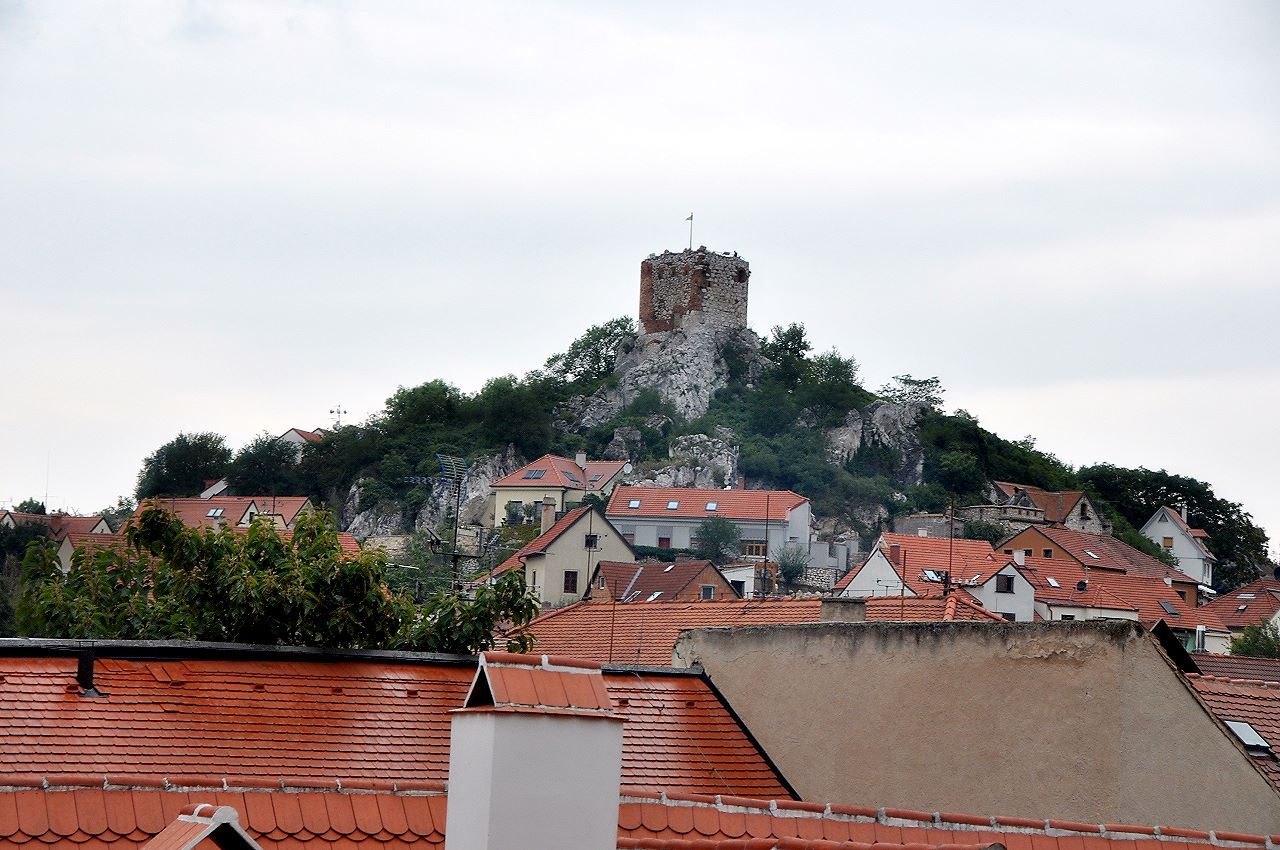Blick zum Festungsturm auf dem Ziegenberg (Kozí hrádek