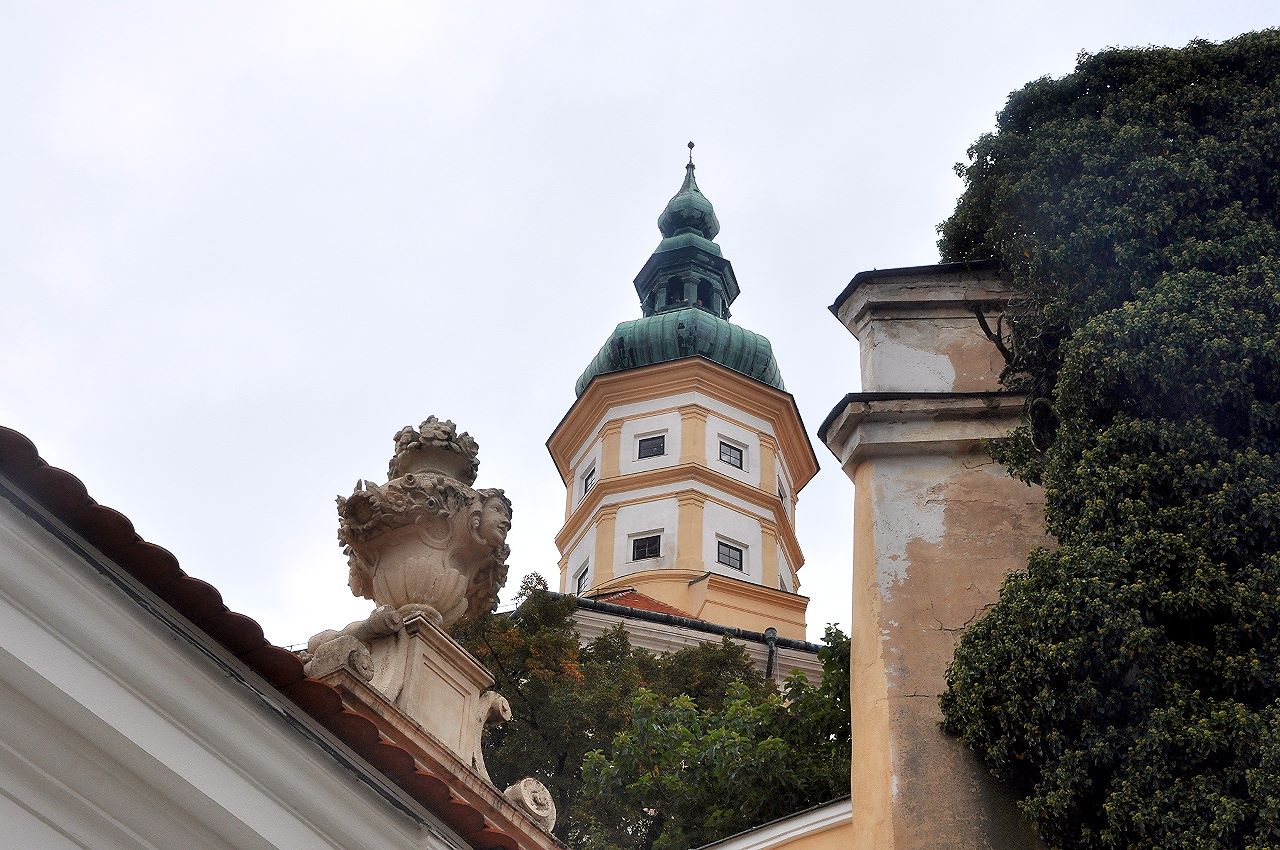 Blick vom Ämter- oder Ehrenhof hoch zum Schloss