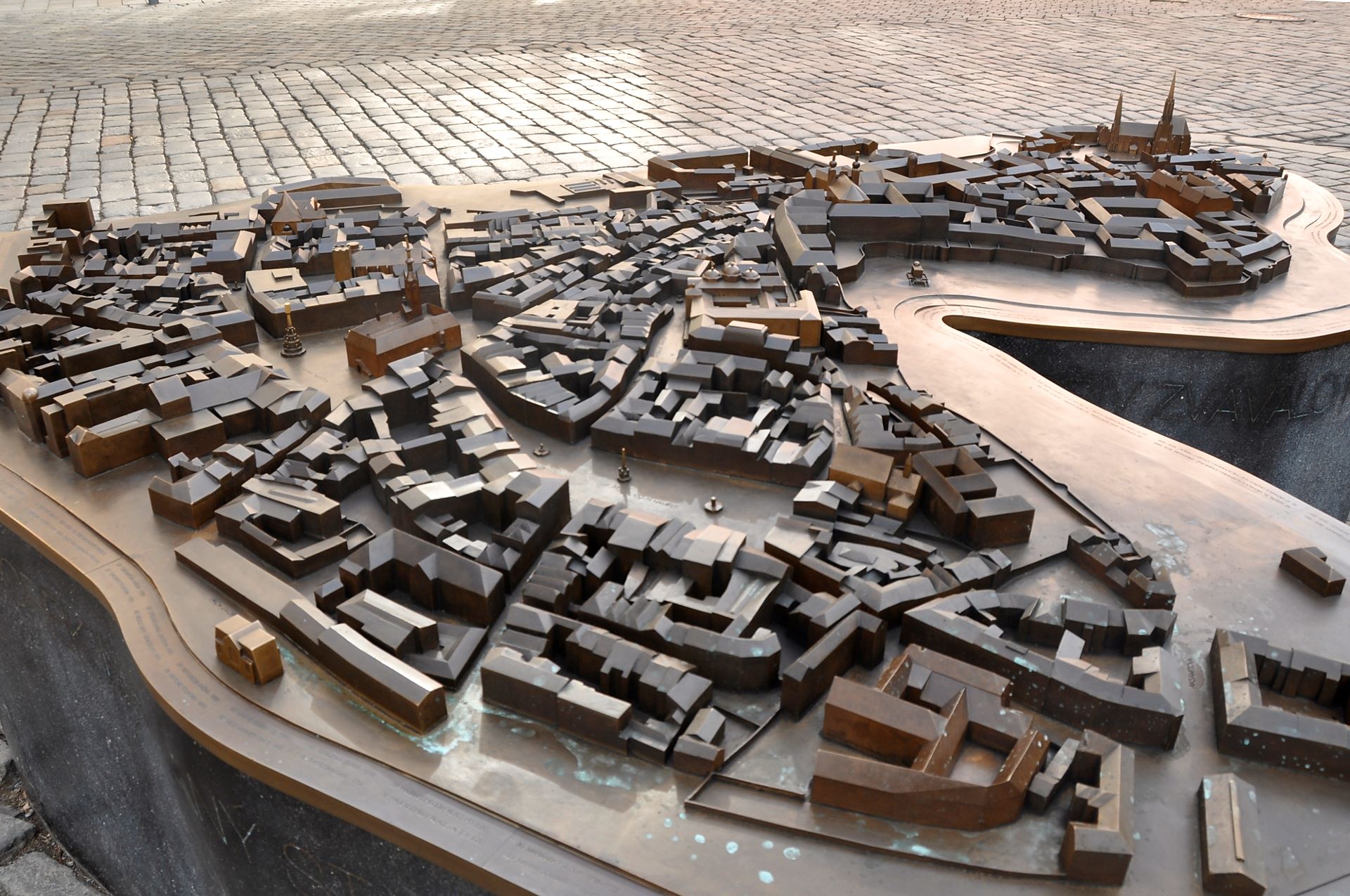 Modell der Stadt, gut erkennbar die Lage der beiden großen Plätze und des Wenzelsdoms