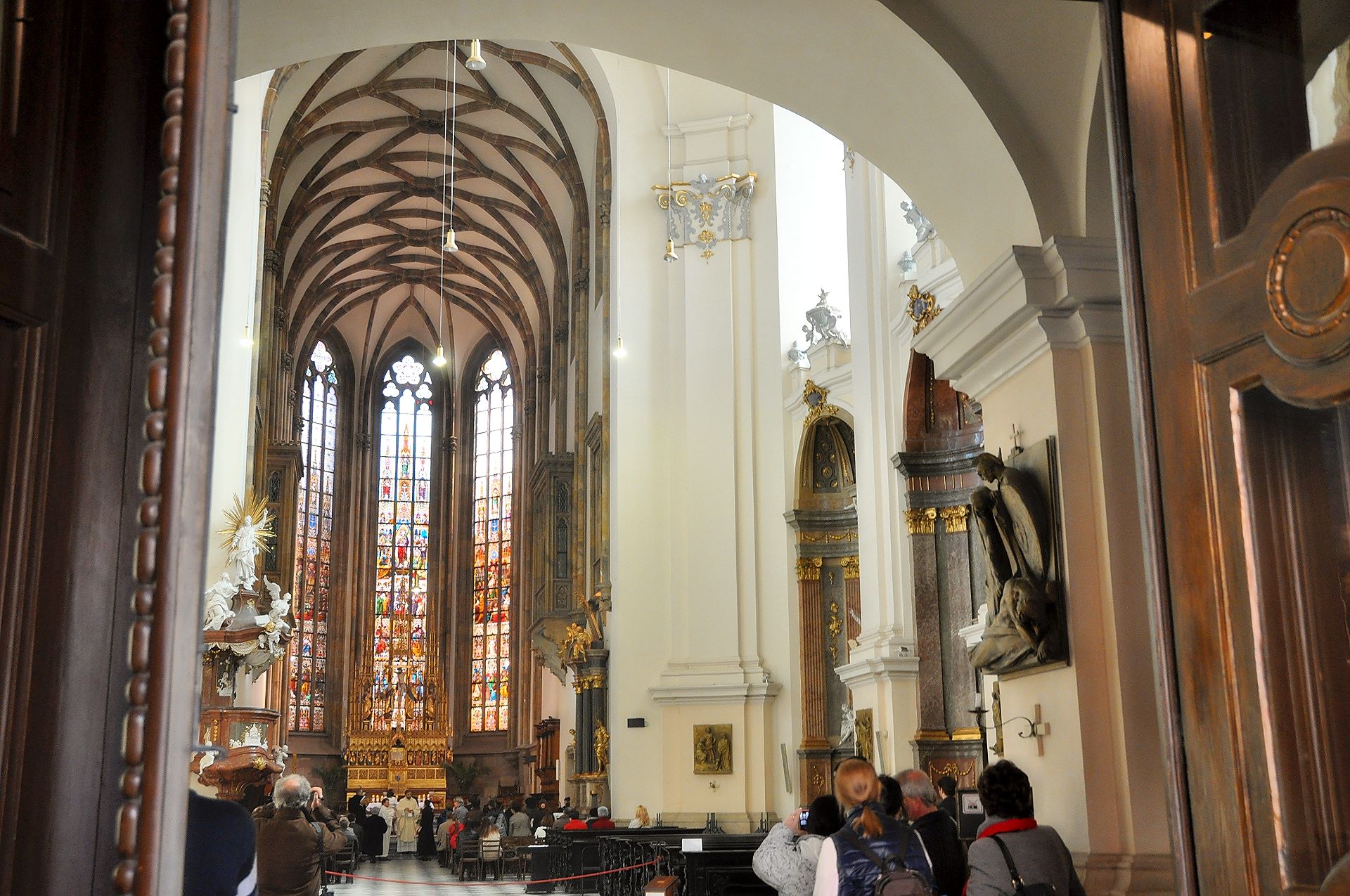 Wegen Hochzeitszeremonie nur ein Blick von draussen in den gotischen Brünner Dom