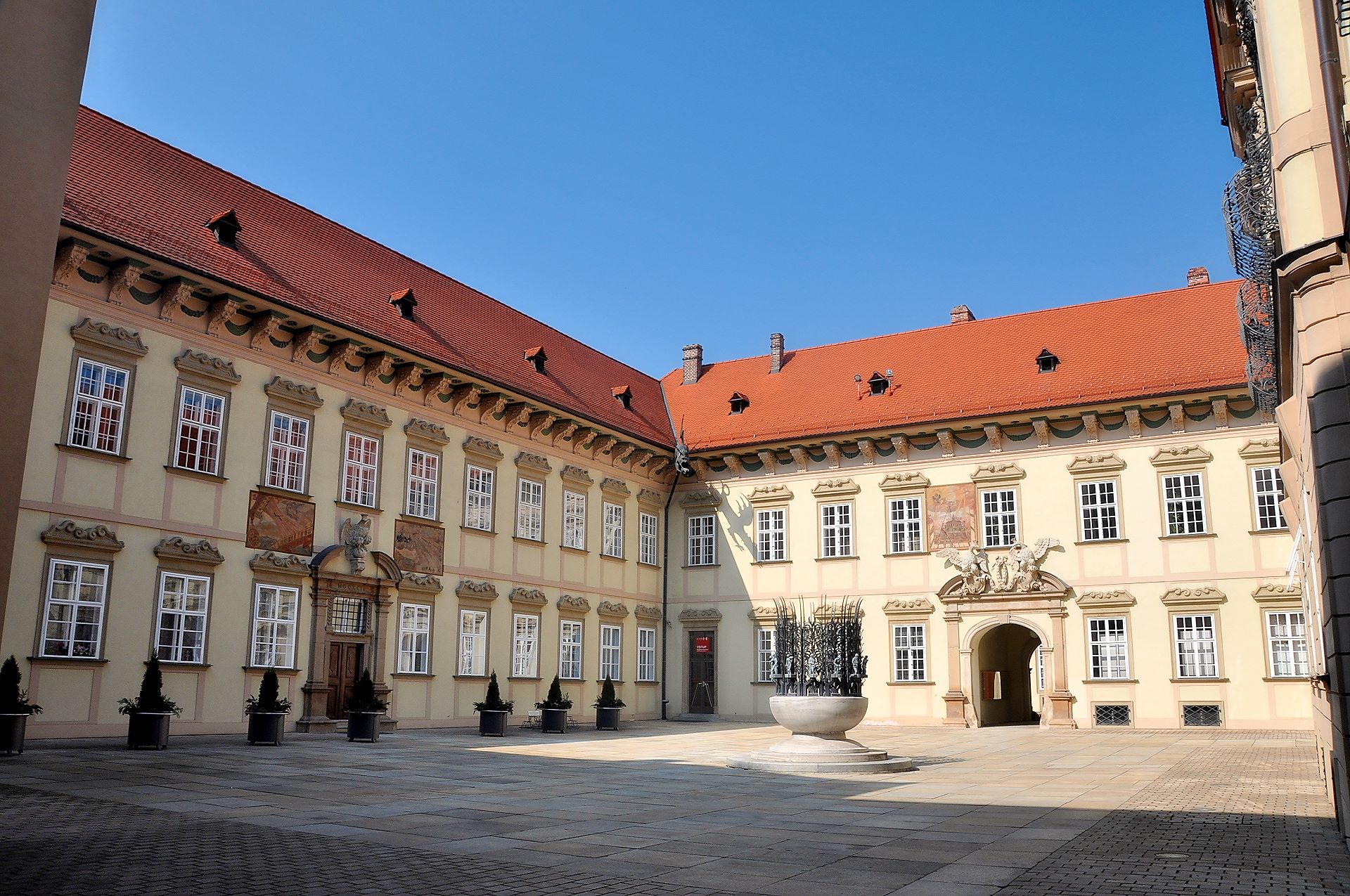 Hof des ehemaliges Dominkanerkloster, heute Neues Rathaus