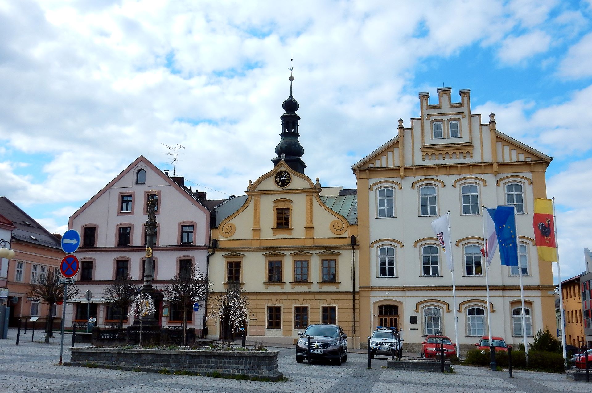 Altes Rathaus (mitte) und Alte Schule (rechts) von Česká Třebová