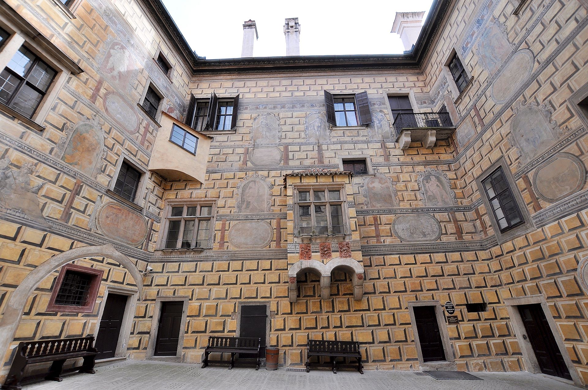 Renaissancedekor schmückt die Höfe der Burg von Krumau