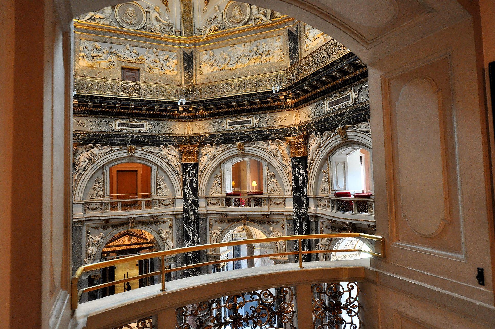 Das fantastische Café unter der Kuppel des Kunsthistorischen Museums Wien
