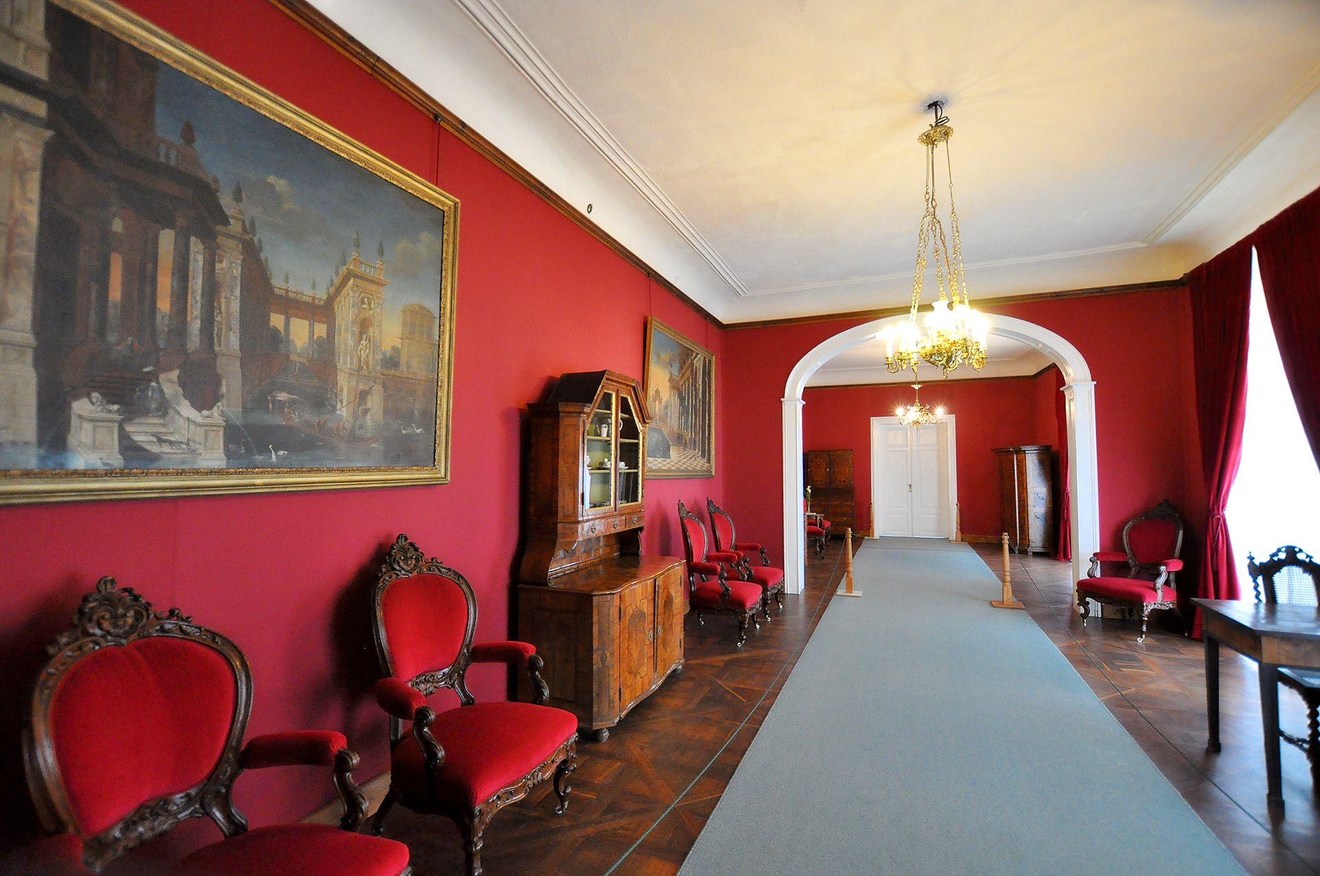 Rundgang durch die Wohnräume der Burg Veveří, schön restaurierter Saal