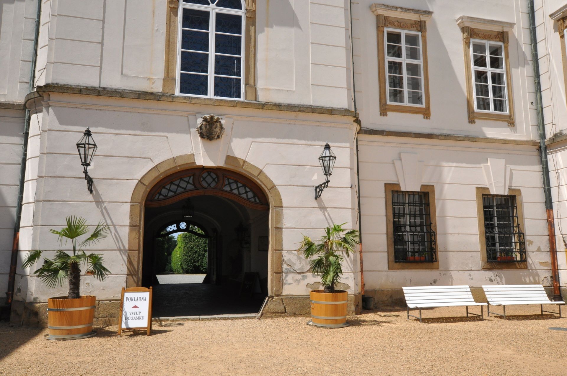 Schloss Vizovice, Hof