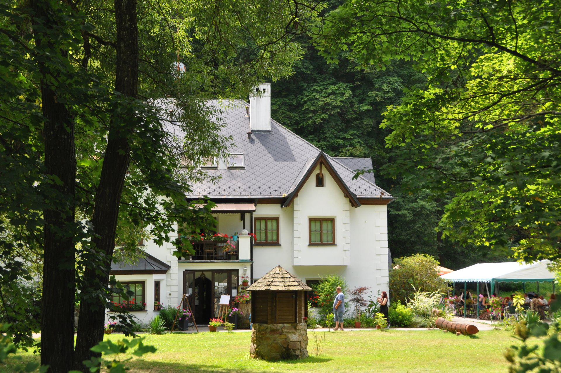 Ehemalige Hammermühle, englisches Cottagehaus