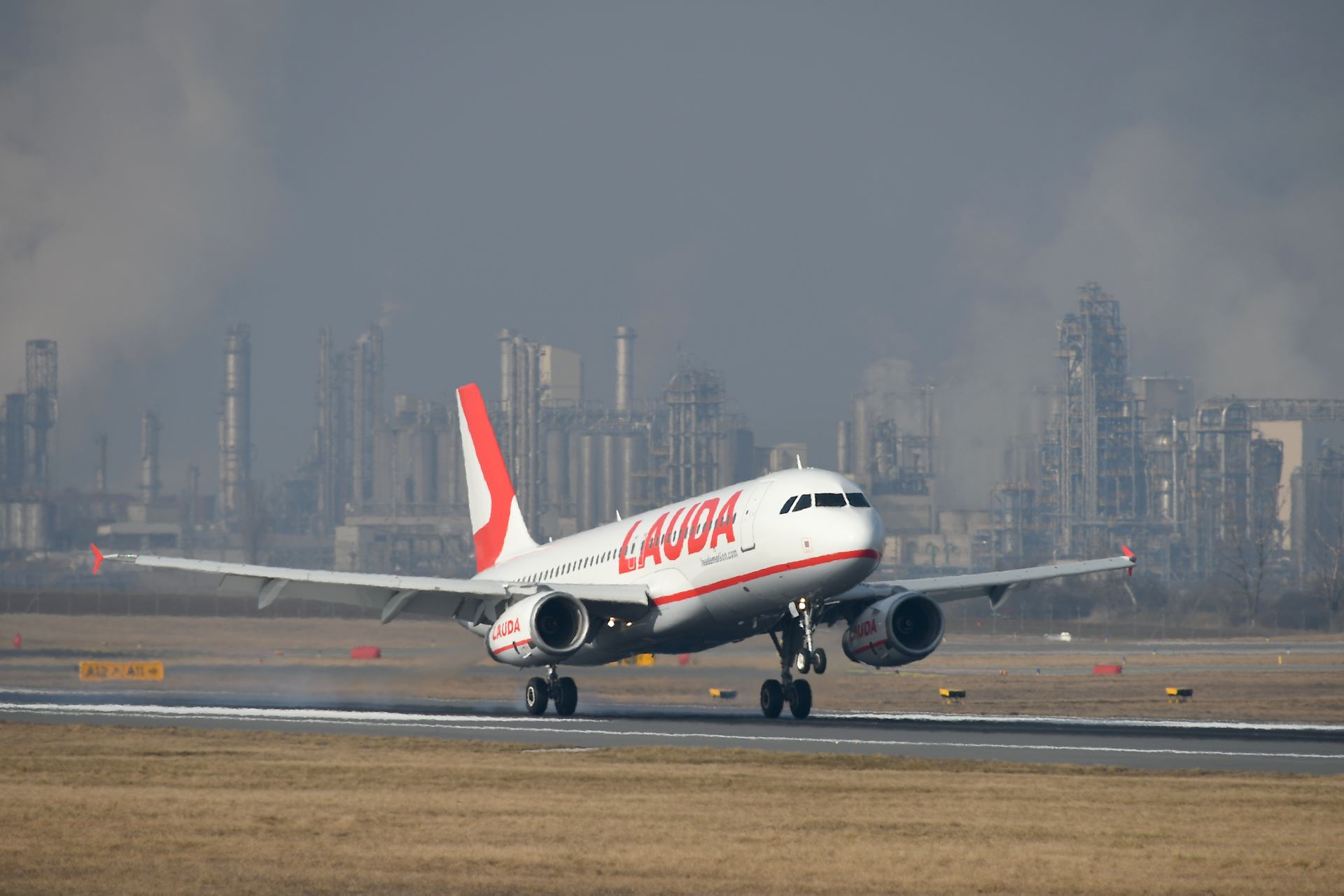 LOWW - Vienna (VIE) - LaudaMotion - Airbus A320-232 OE-LOJ (MSN 2288)