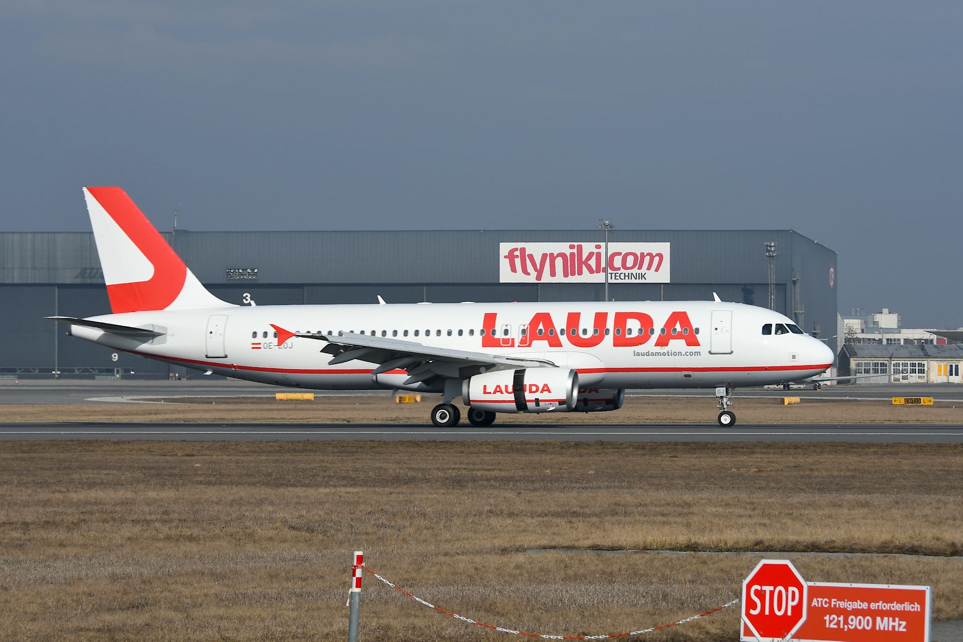 LOWW - Vienna (VIE) - LaudaMotion - Airbus A320-232 OE-LOJ (MSN 2288)