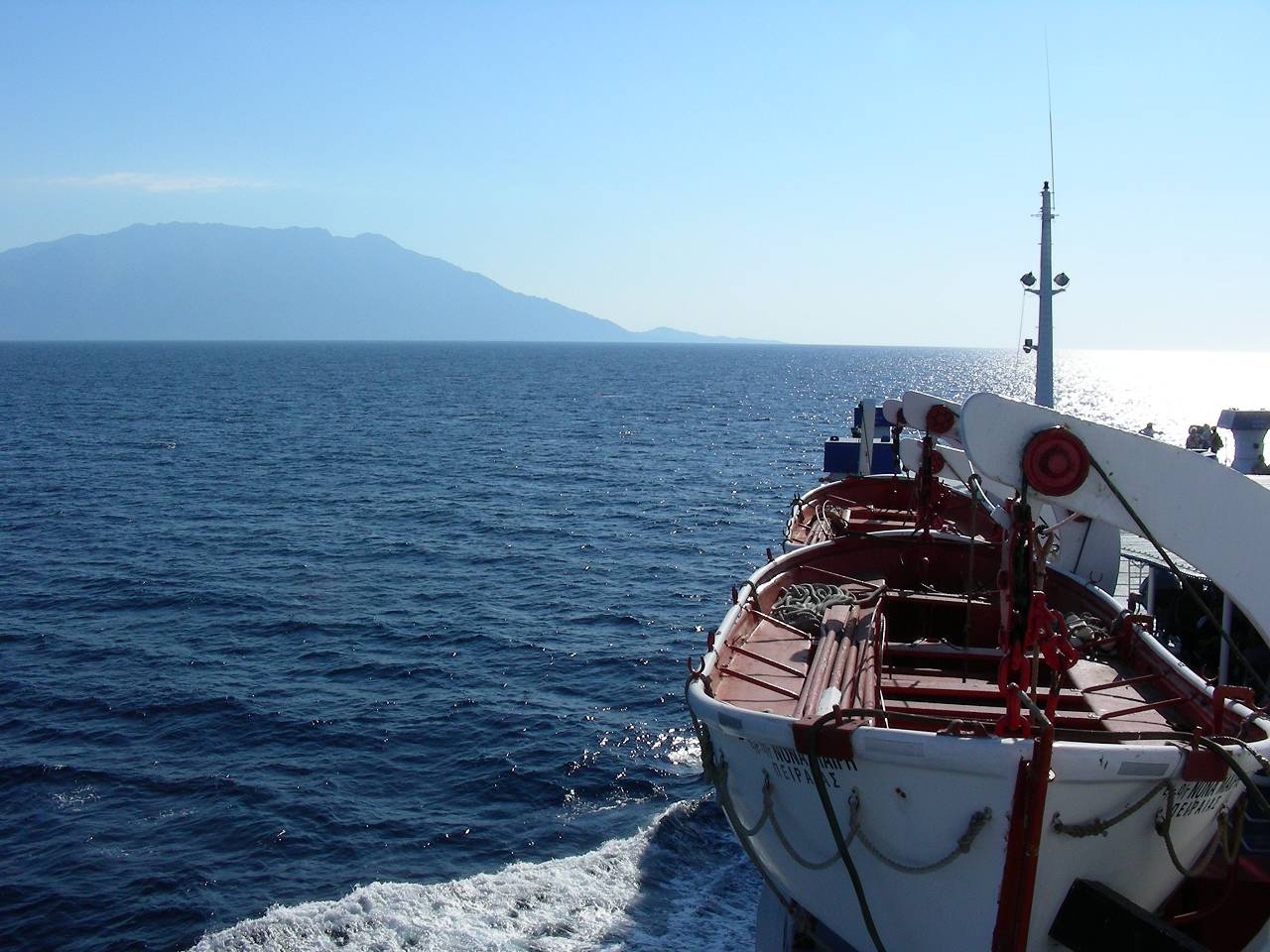 Samothraki in Sicht vom Schiff (Nona Mary der Saos Ferries) bei der Fahrt von Alexandroupolis nach Samothraki