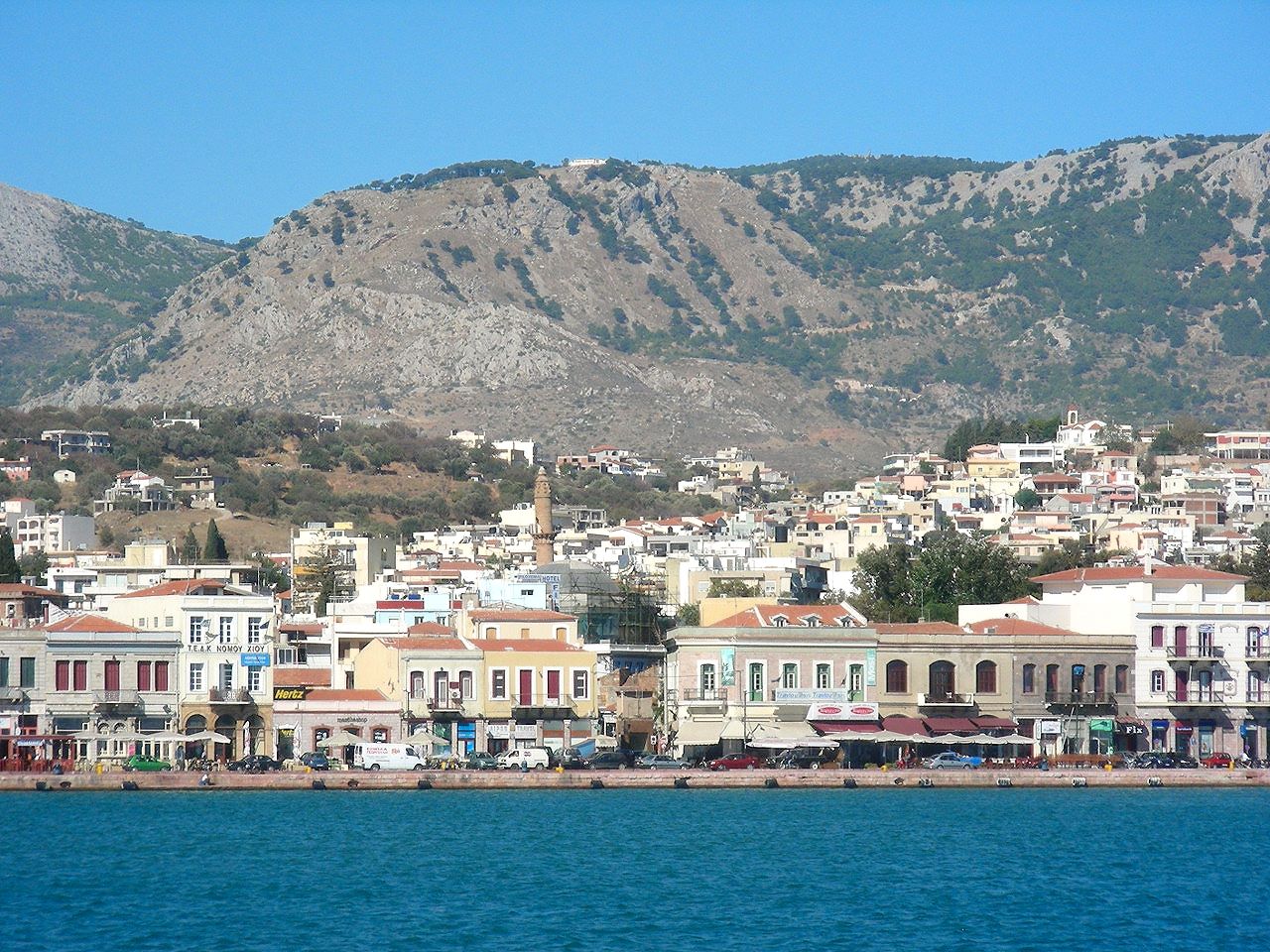 Die Hafenfront von Chios-Stadt