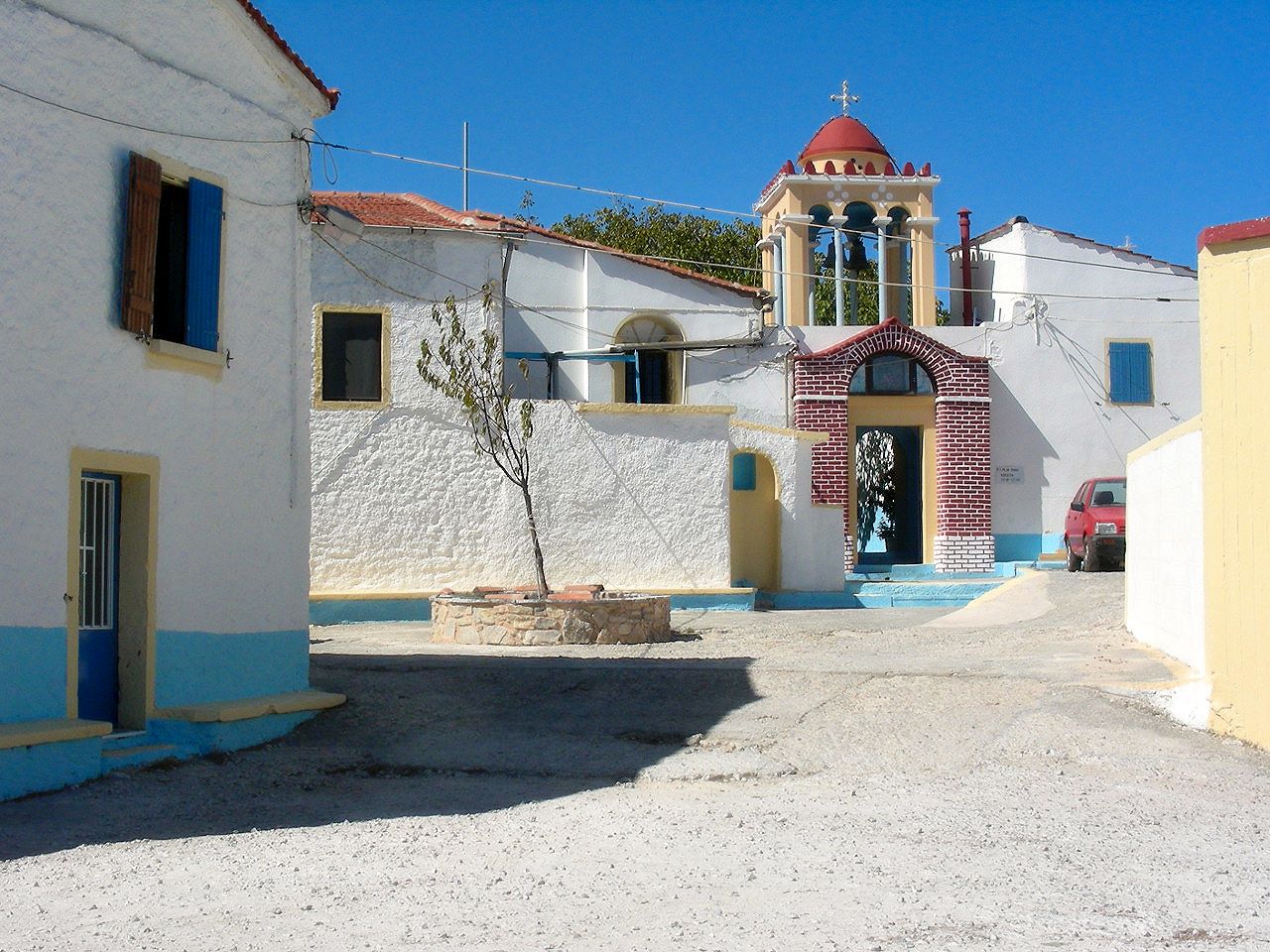 Vorhof des Kloster Agios Markos