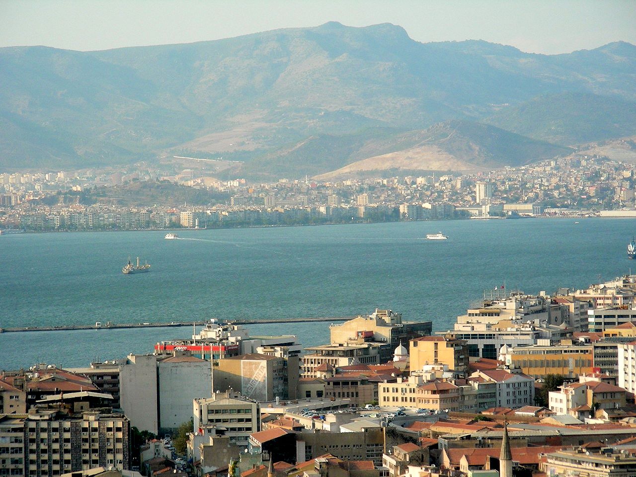 Blick über die große Bucht von Izmir