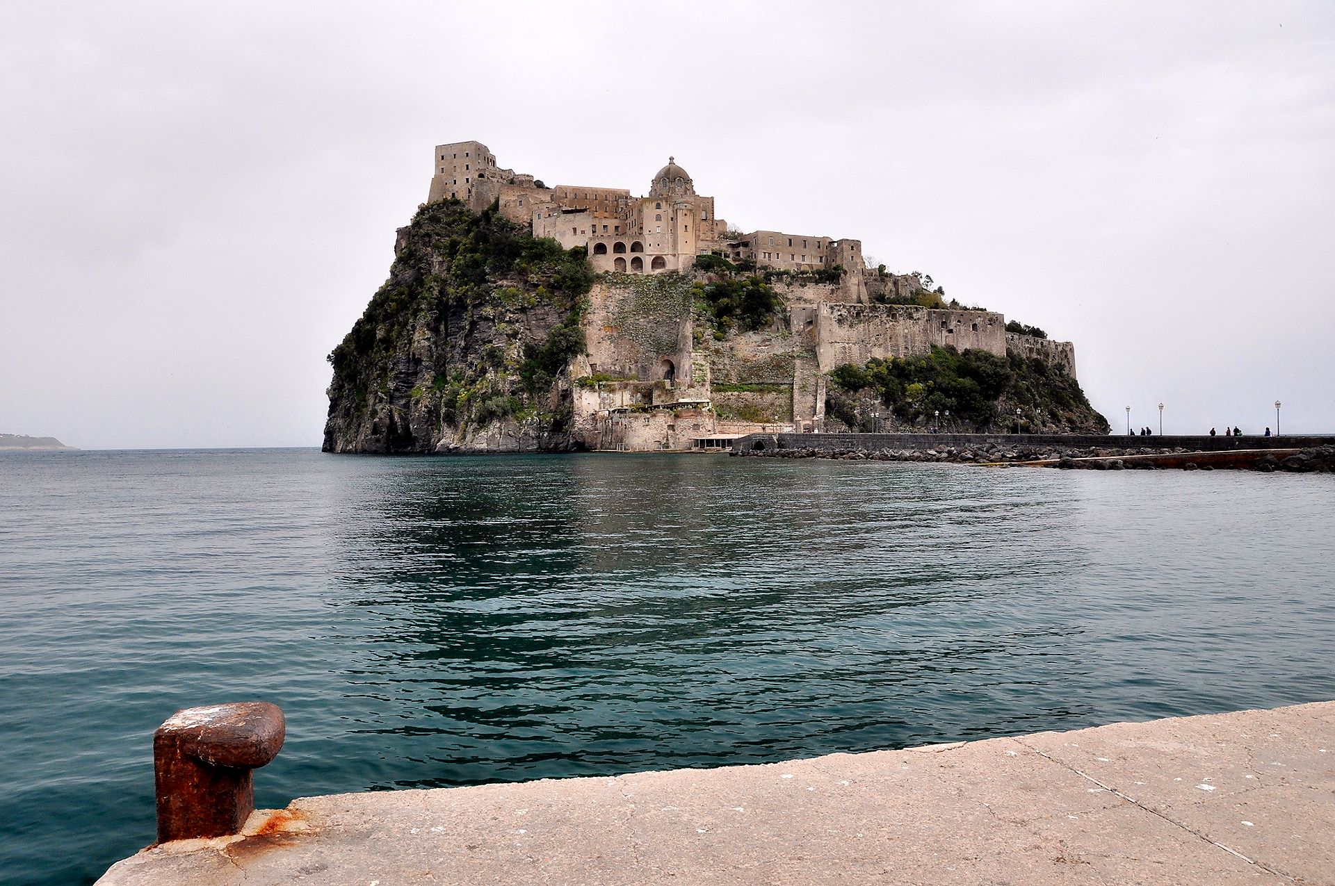 Das Castello Aragonese auf der Insel Ischia