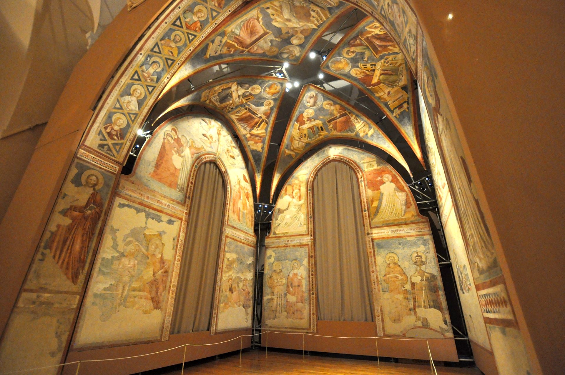 Nationalmuseum Ravenna, Fresken eine raufgelassenen Kirche
