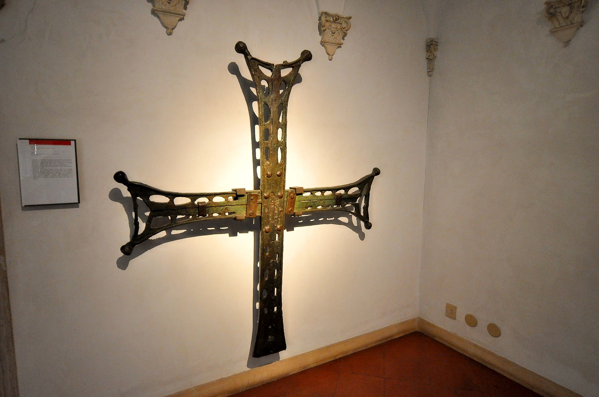 Nationalmuseum Ravenna, Das originale Kreuz der Kirche San Vitale (5. Jhdt.)