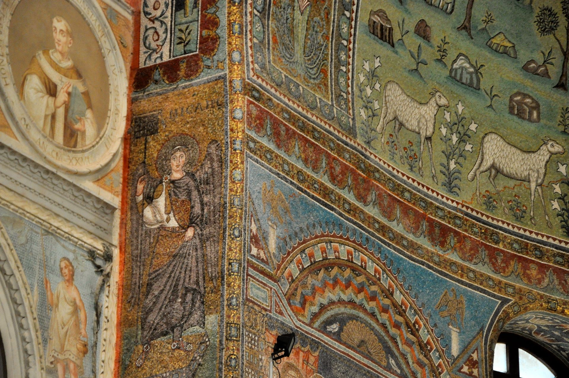 Sant’Apollinare in Classe, Mosaik mit Erzengel Michael
