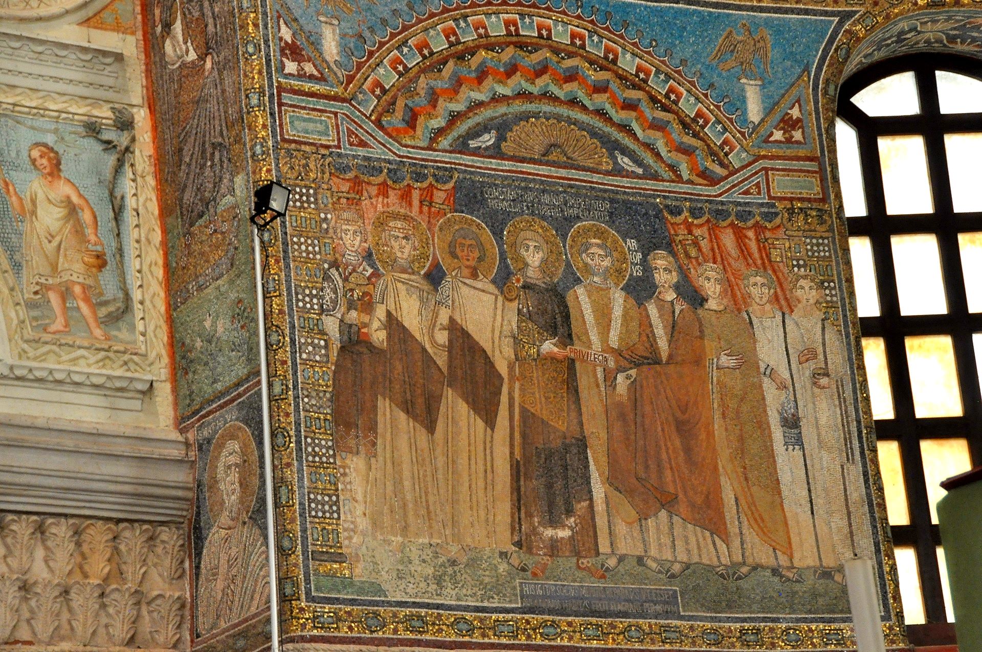 Sant’Apollinare in Classe, Kaiser Konstantin IV. übergibt die Privilegien an Ravenna