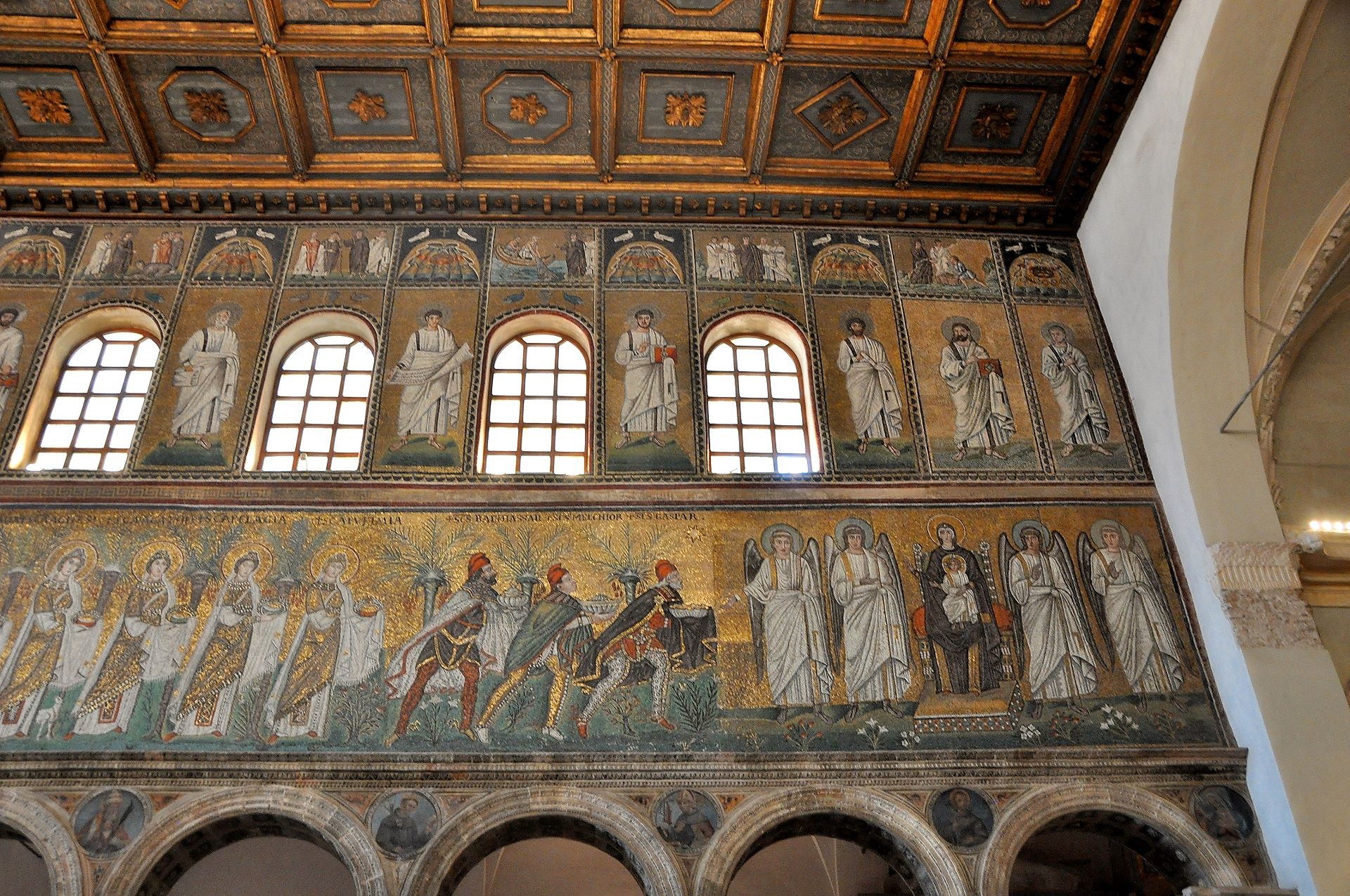 Basilica di Sant’Apollinare Nuovo - Angeführt wird die Prozession der Märtyrerinnen von den Hl. Drei Königen