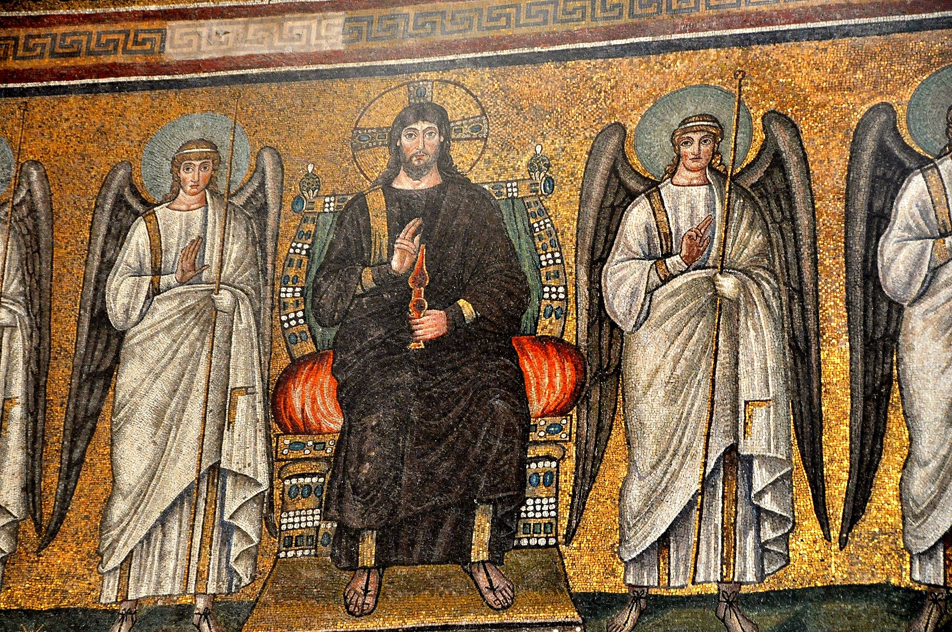 Basilica di Sant’Apollinare Nuovo - thronder Christus, eines der ältesten Teile der großen Mosaike (frühes 6. Jhdt.)