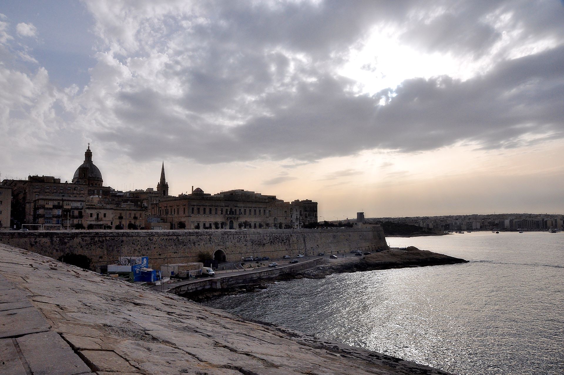 Valletta unterm Wolkenhimmel