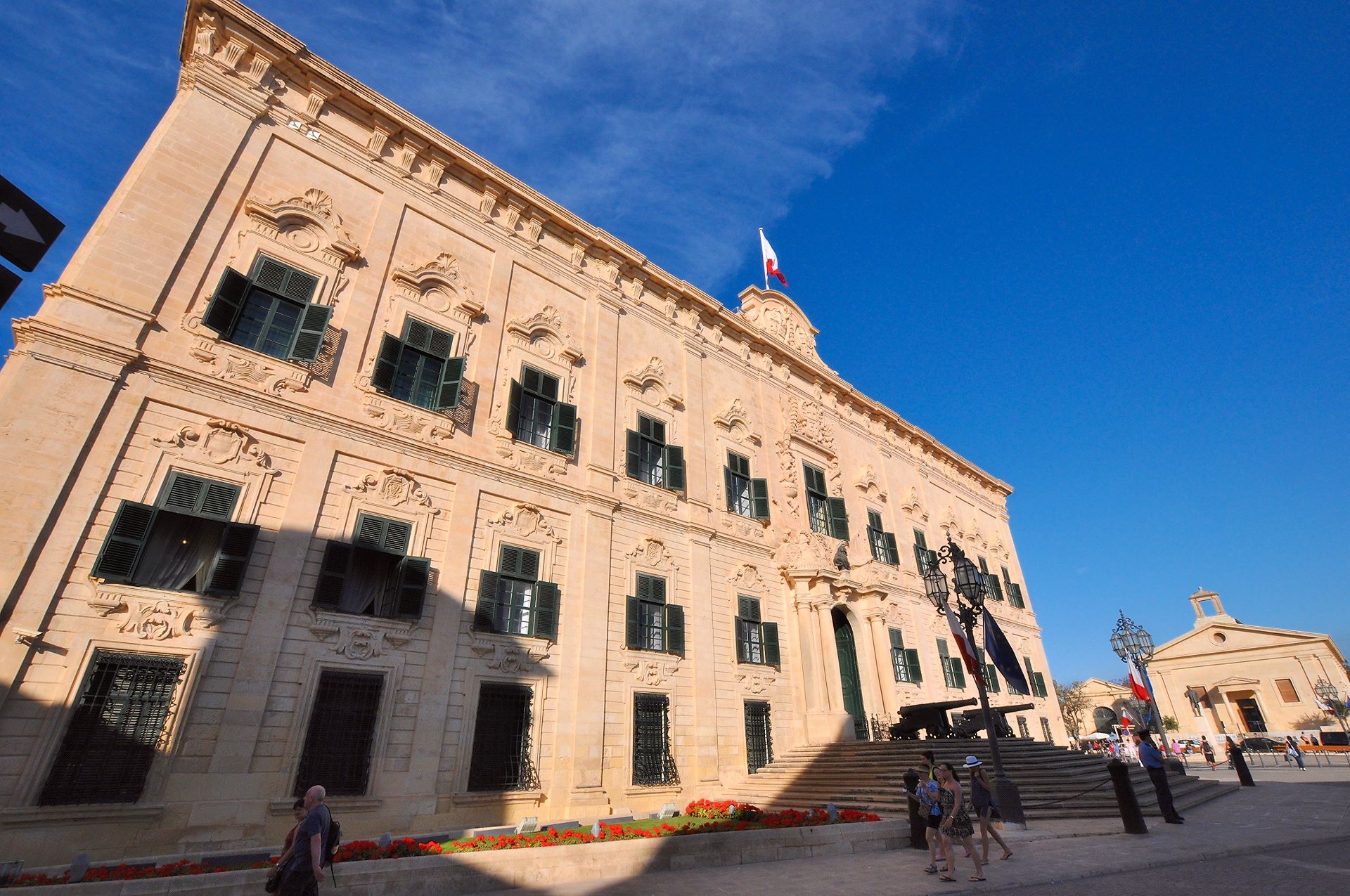 Die Herberge der kastilischen Zunge (Auberge de Castile et Léon) dient heute dem maltesischen Ministerpräsidenten als Amtssitz
