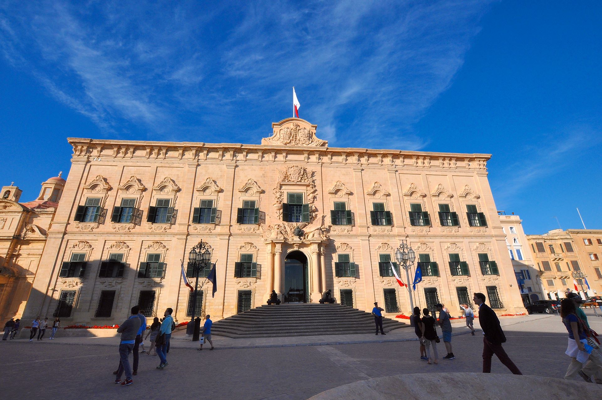 Die Herberge der kastilischen Zunge (Auberge de Castile et Léon) dient heute dem maltesischen Ministerpräsidenten als Amtssitz