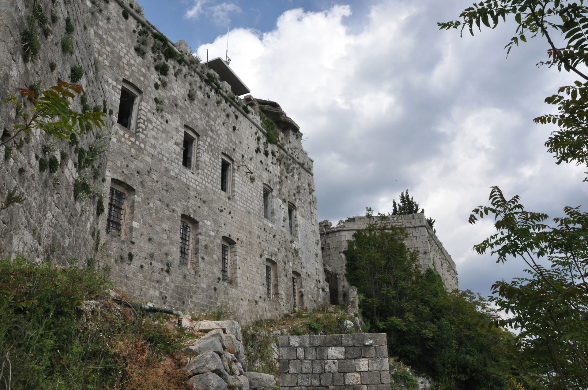 Festung aus napoleonischer Zeit am Gipfel des Bergs Srđ