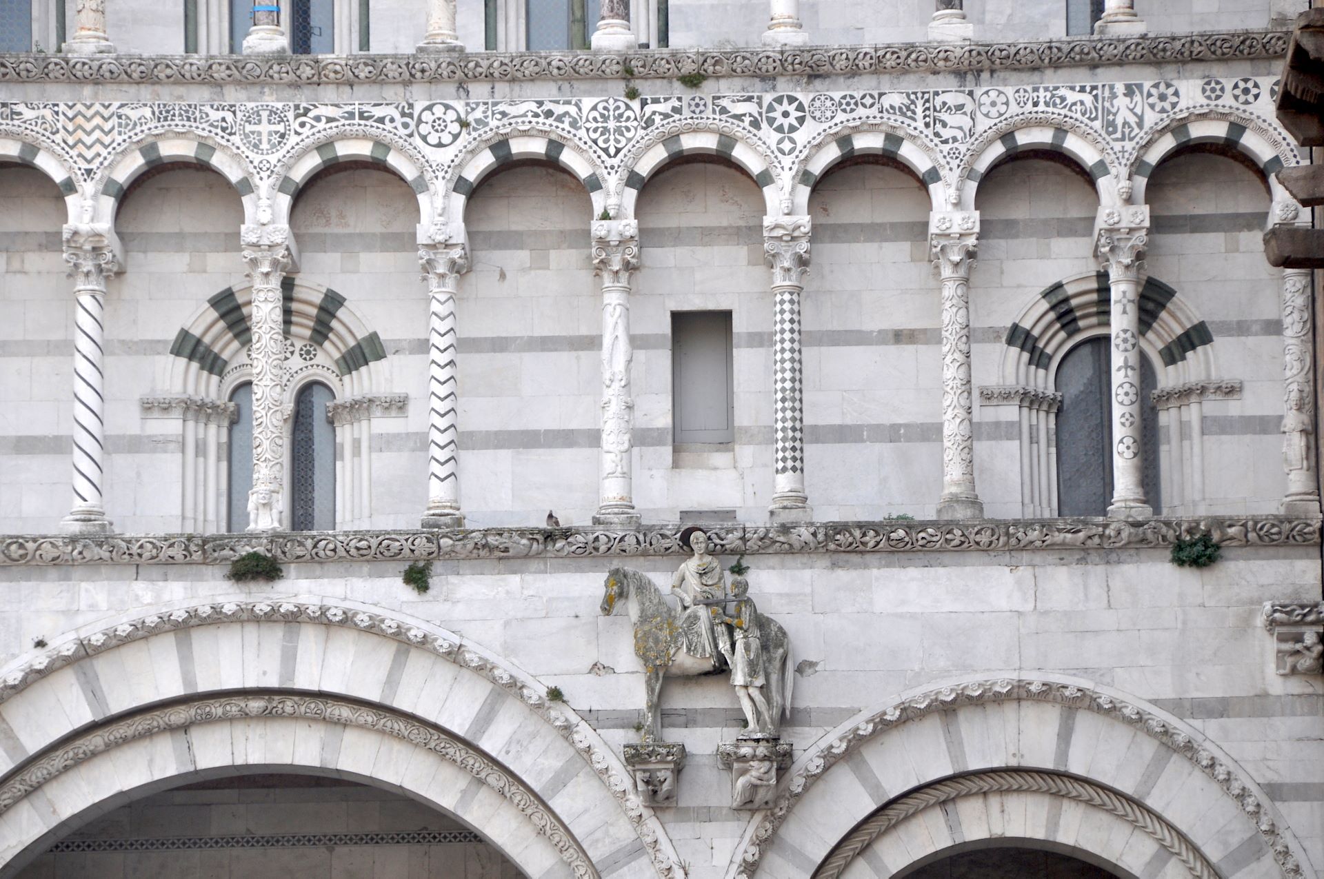 Details der Fassade der Kathedrale von Lucca