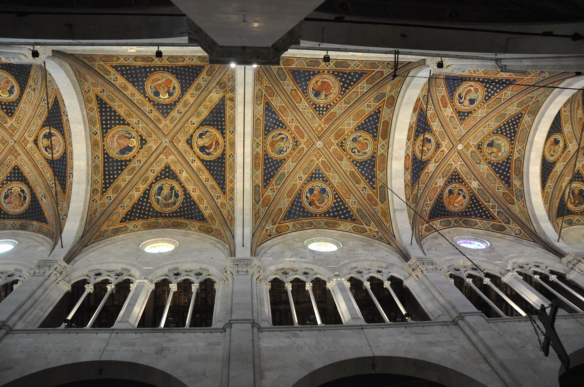 Spätromanisches Gewölbe im Hauptschiff