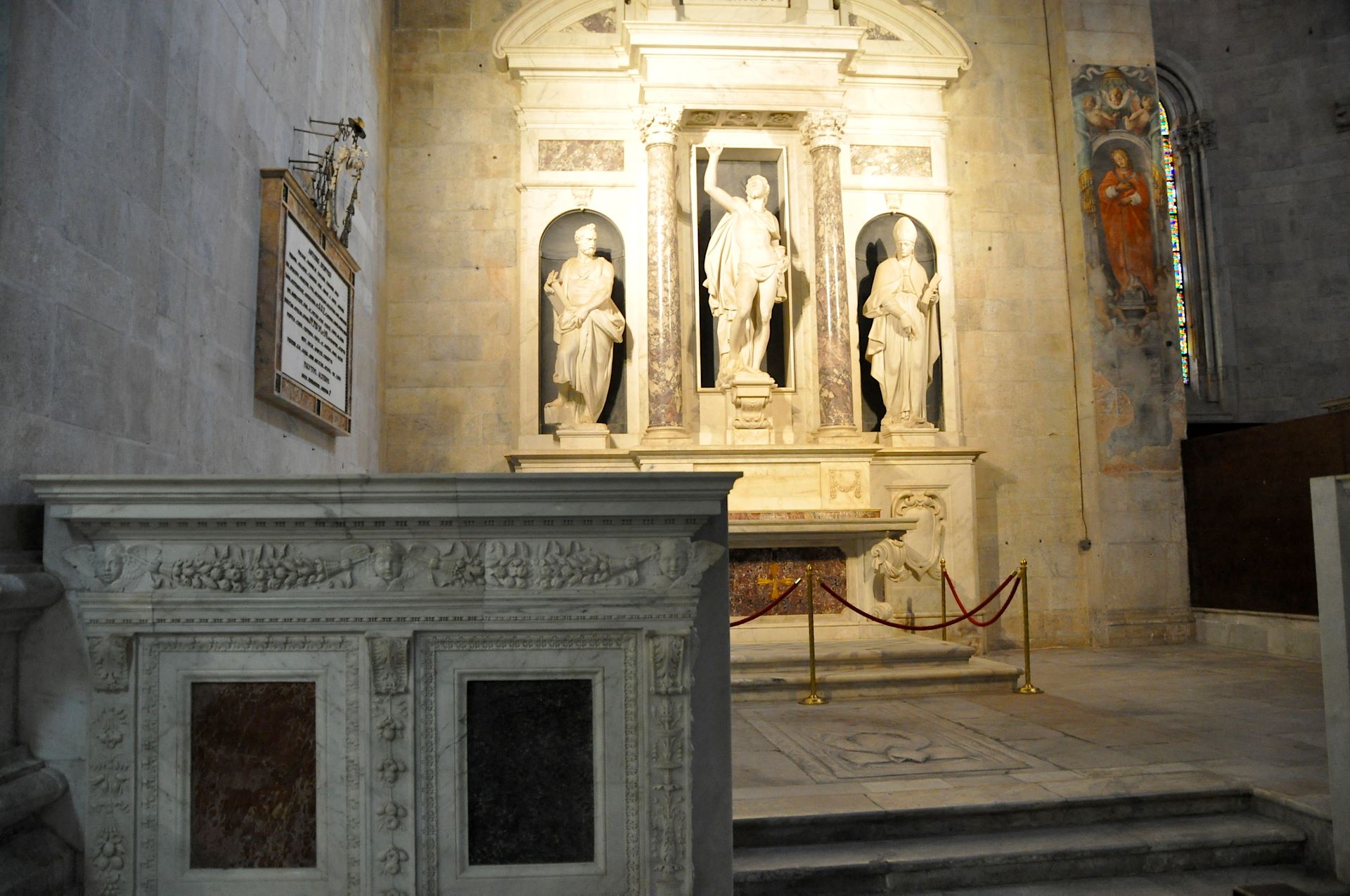 Grabmäler in der Kathedrale