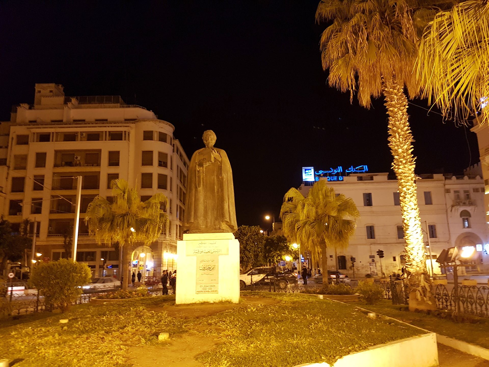 Tunis, Denkmal des Ibn Chaldūn in der Avenue Habib Bourguiba