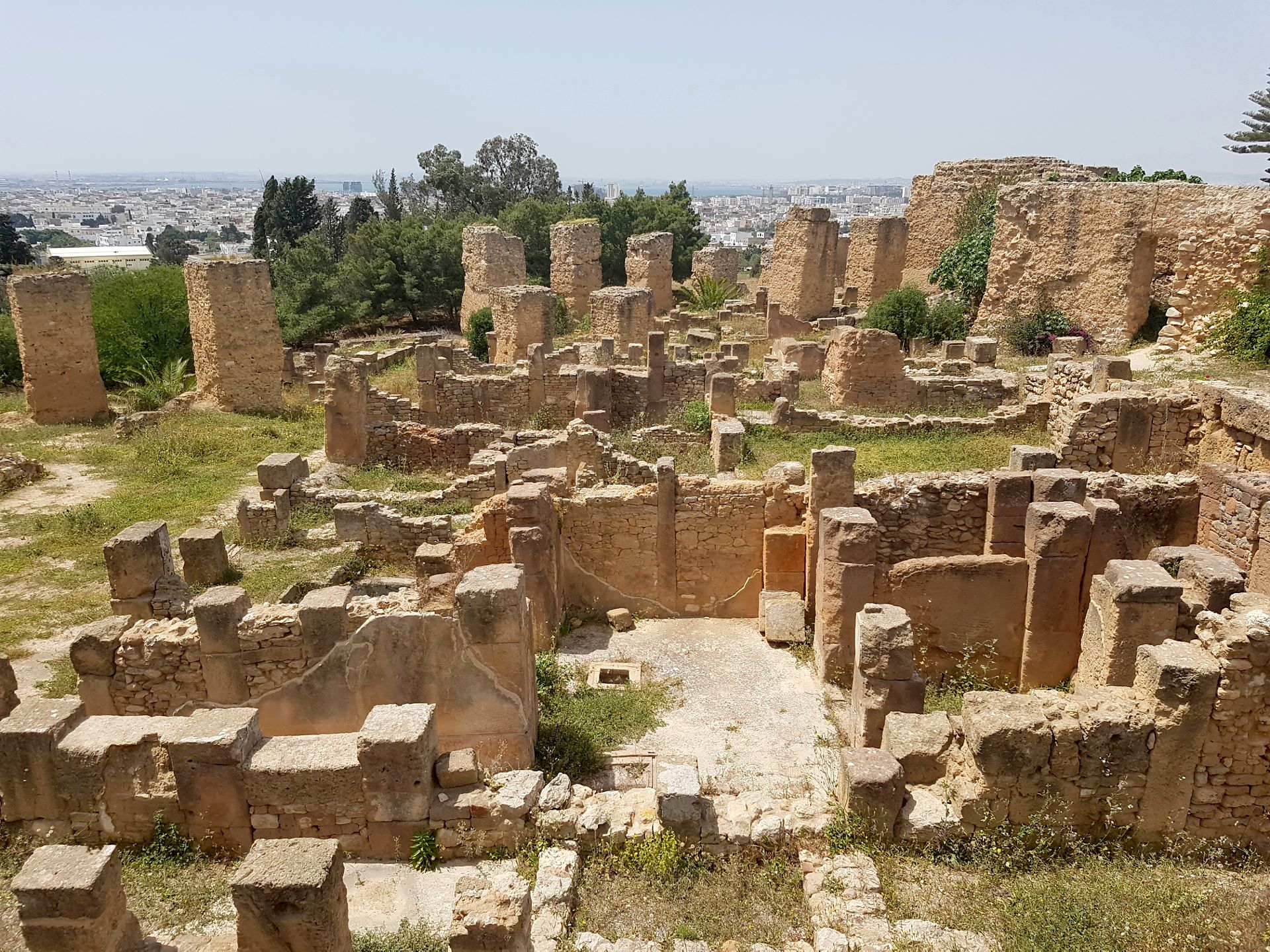 Reste punischer Wohnhäuser am Byrsa-Hügel von Karthago