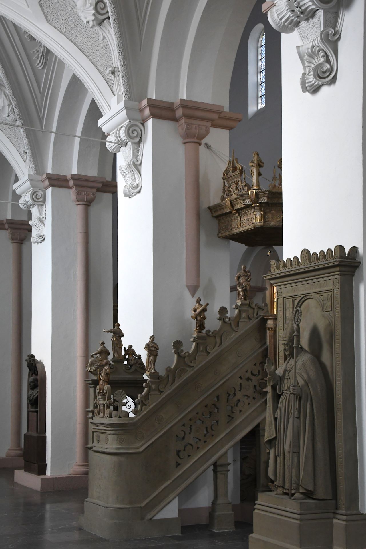 Kanzel im Würzburger Dom