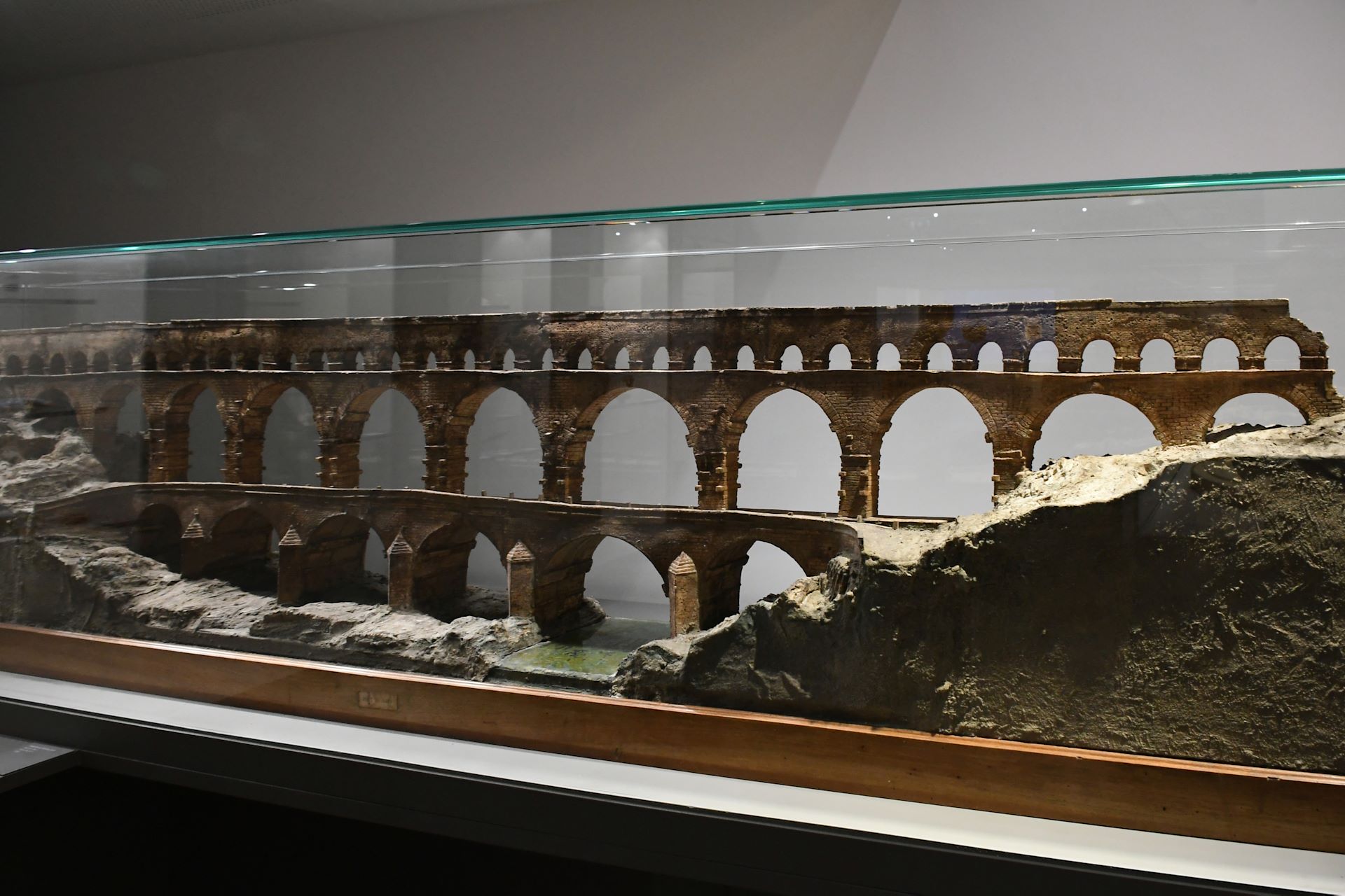 Modell des Pont du Gard im Musée de la Romanité