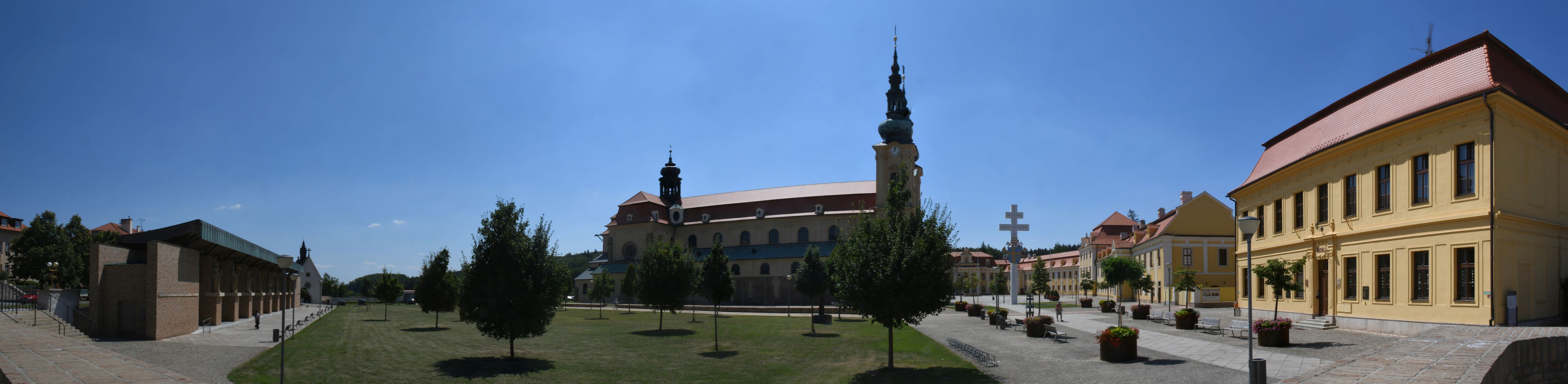 blog:2019-07-26-velehrad-wiege-des-slawischen-christentums:2019-07-25-velehrad-134b-panorama.jpg
