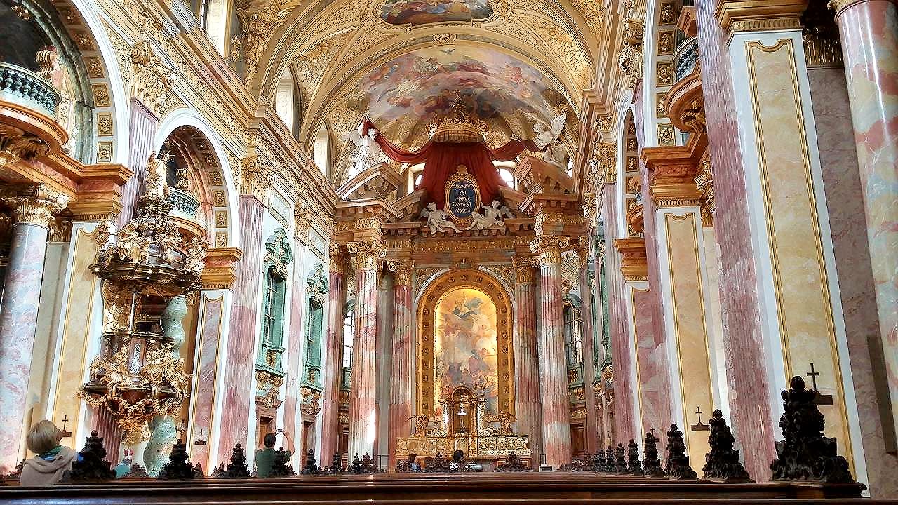 Barocke Jesuitenkirche (Universitätskirche) (18. Jhdt.) gestaltet von Andrea Pozzo