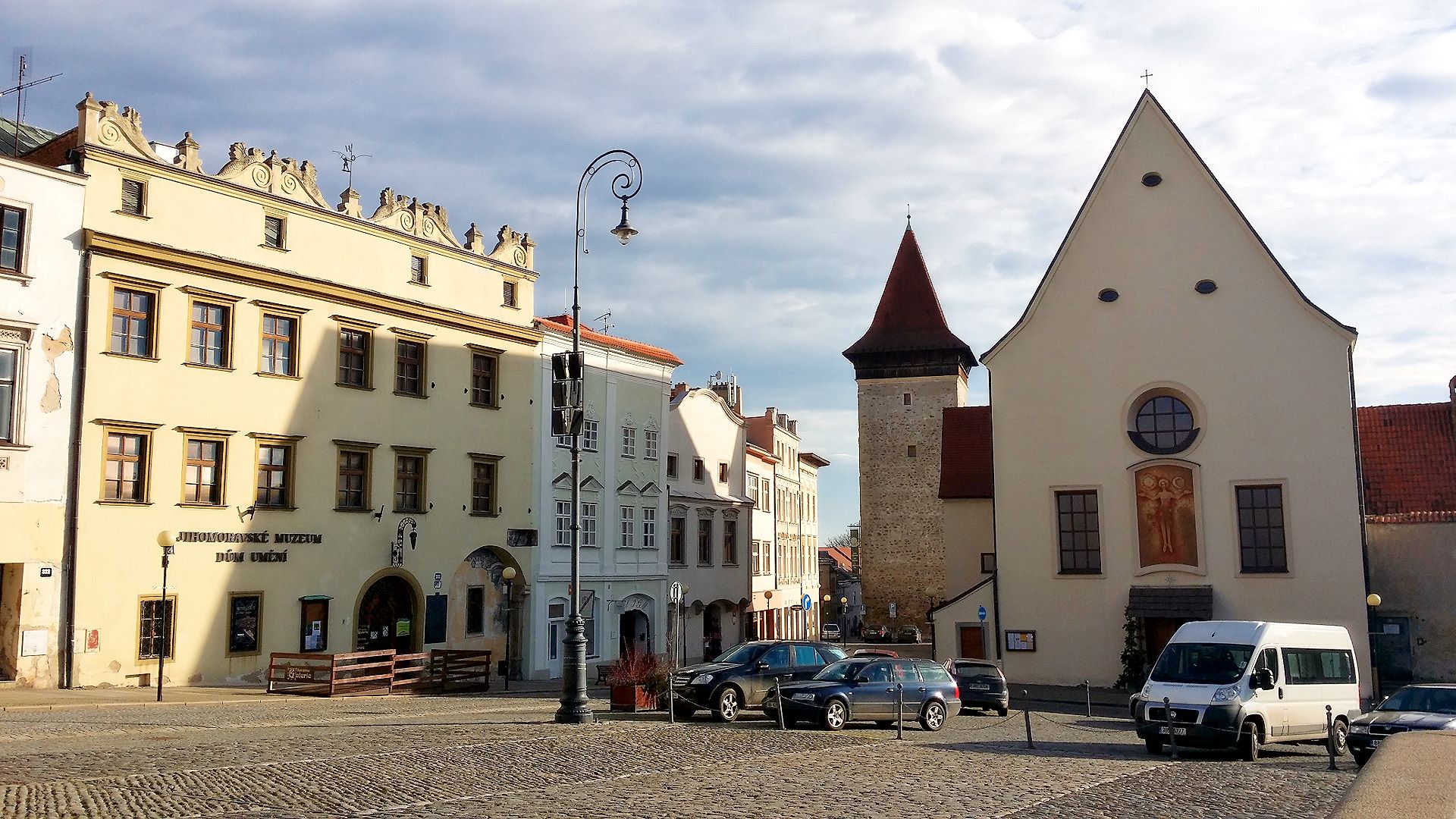 Wiener Tor (ehem. Stadttor) und Kapuzinerkloster mit Kirche des Hl. Johannes d. Täufers
