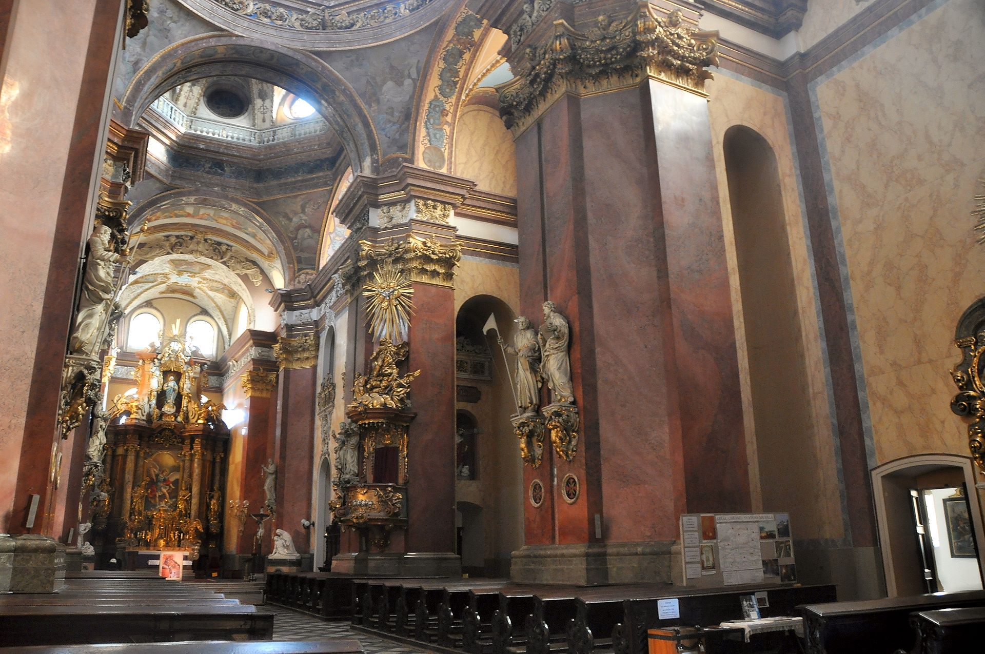 Barocker Kirchenraum von St. Michael
