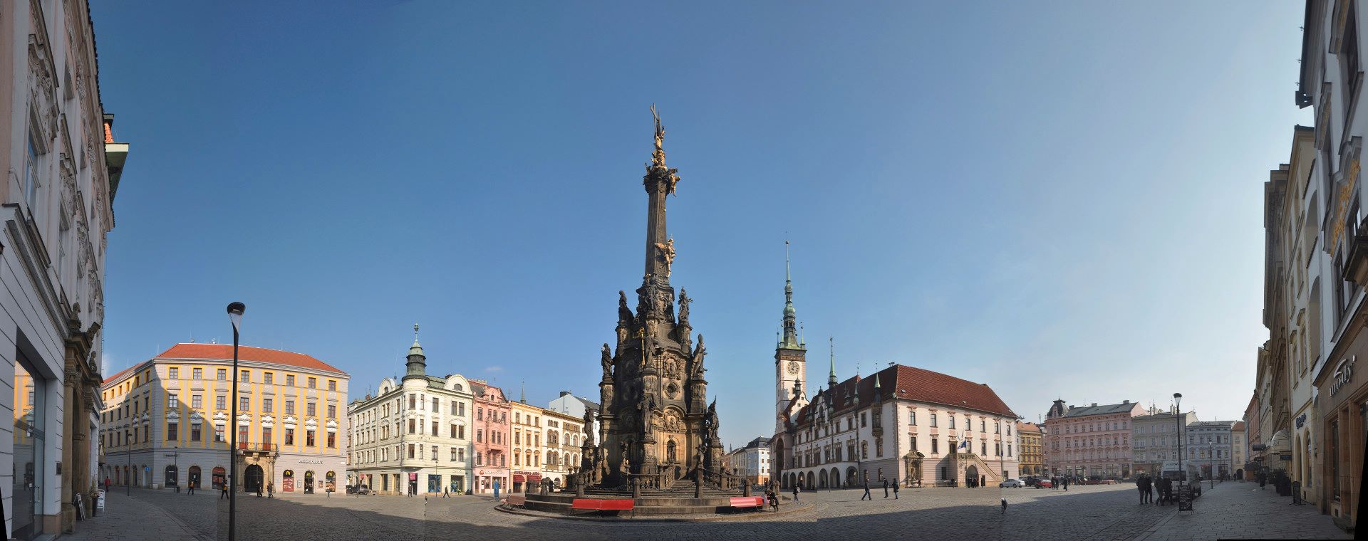   Der Oberring von Olmütz mit Dreifaltigkeitssäule und Rathaus  