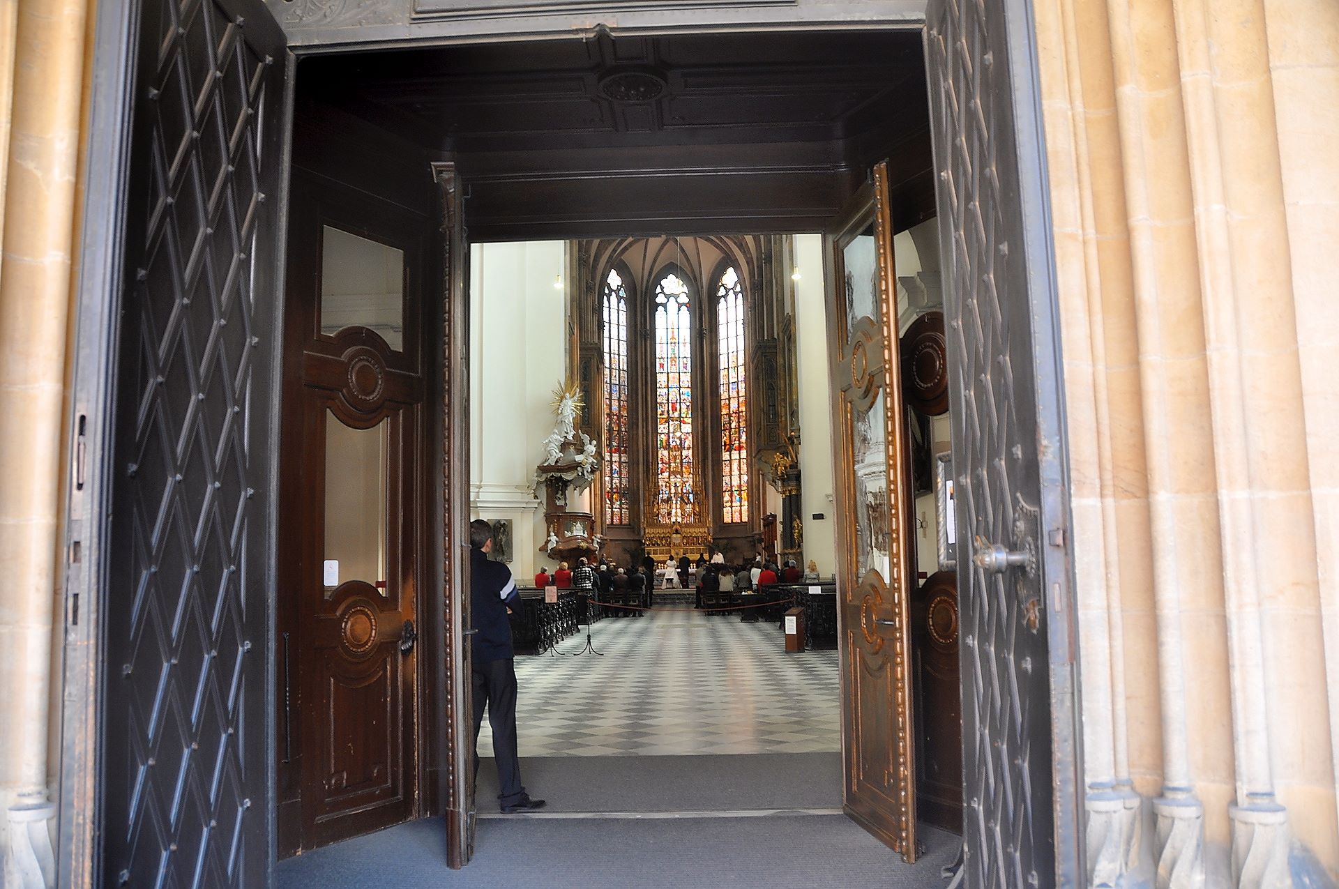 Wegen Hochzeitszeremonie nur ein Blick von draussen in den gotischen Brünner Dom