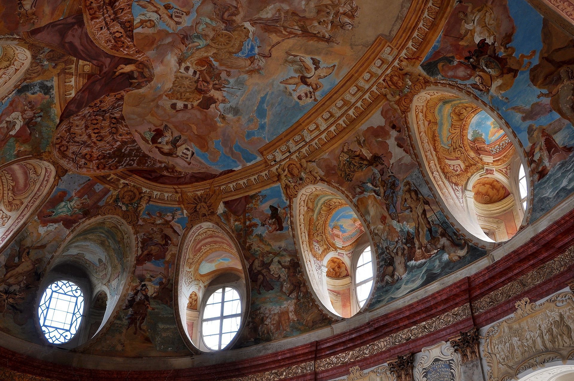 Die Fresken des Ahnensaals stammen von Johann Michael Rottmayr
