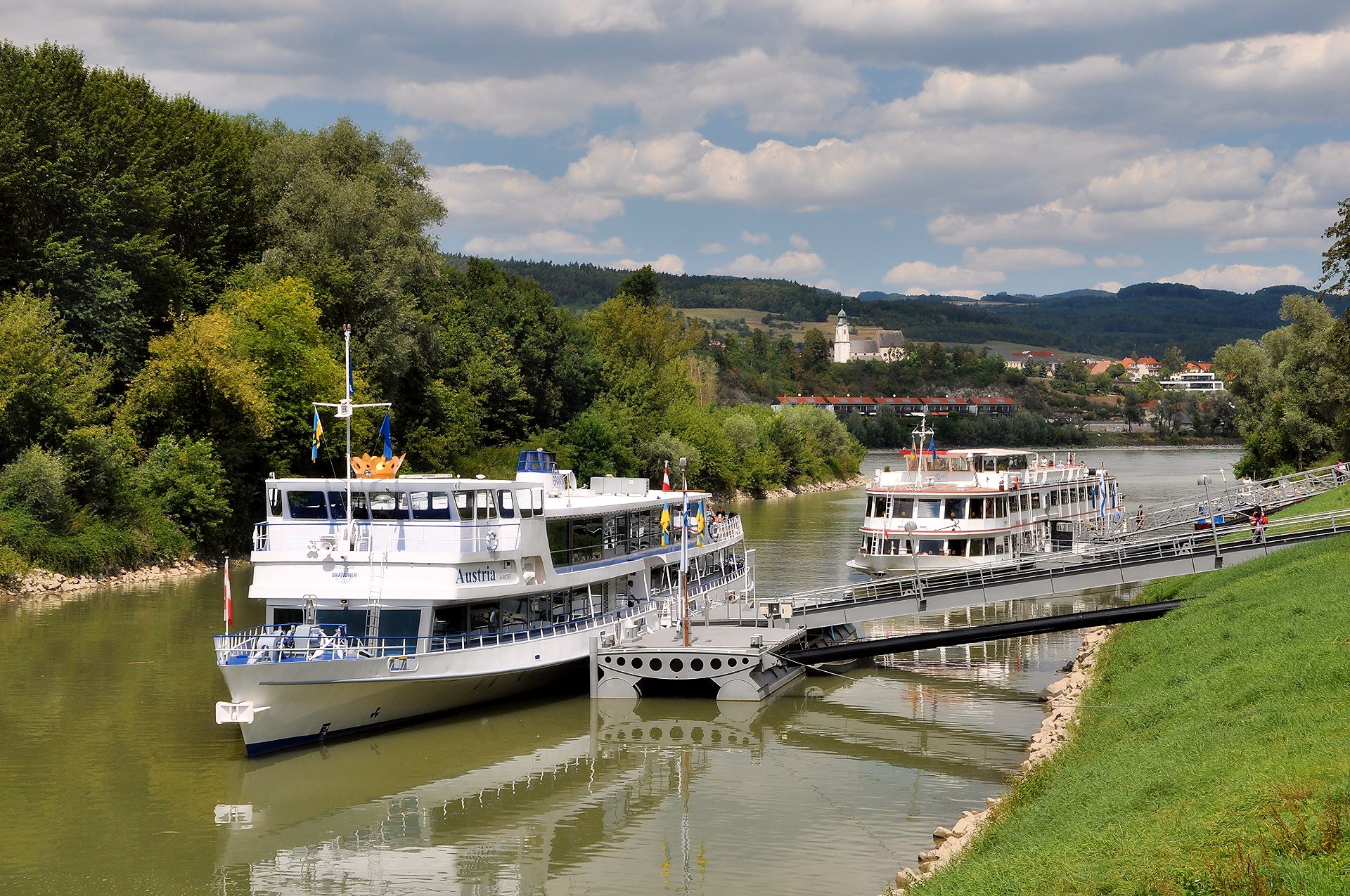 Im Melker Donaualtarm ist Endstation der begeisternden Schiffstour.