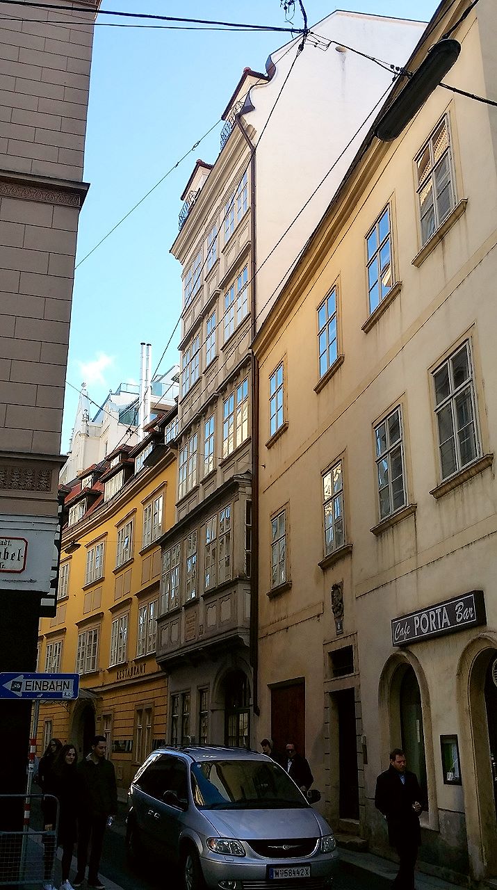 Rückseite des Mozarthauses in die Schulerstraße