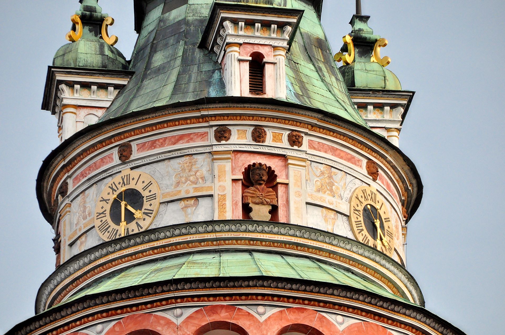 Markantes Wahrzeichen der Burg von Krumlov ist der große mittelalterliche Turm, später mit Renaissanceschmuck umgestaltet