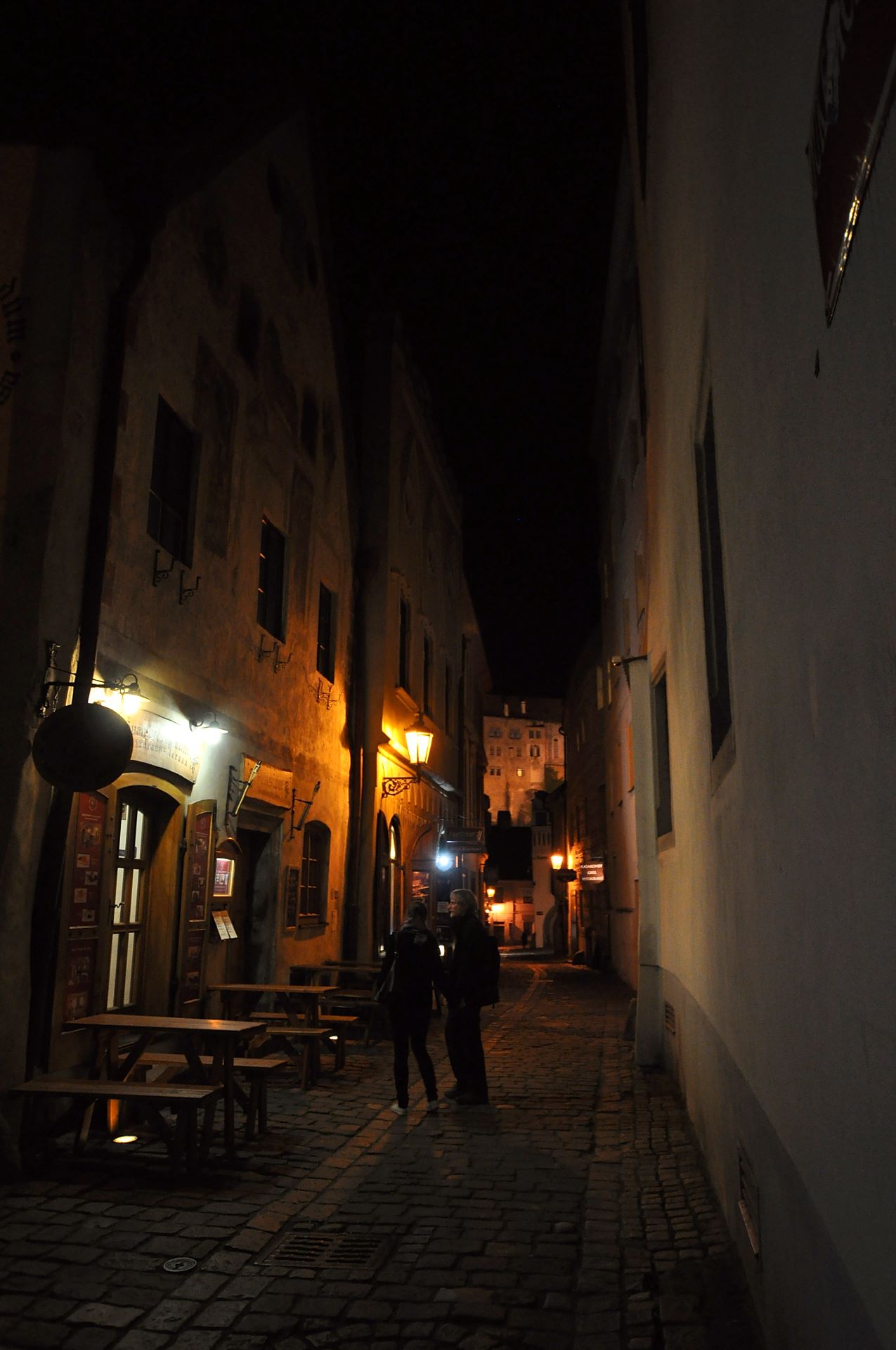 Unterwegs in der abendlich ruhigen Krumauer Altstadt
